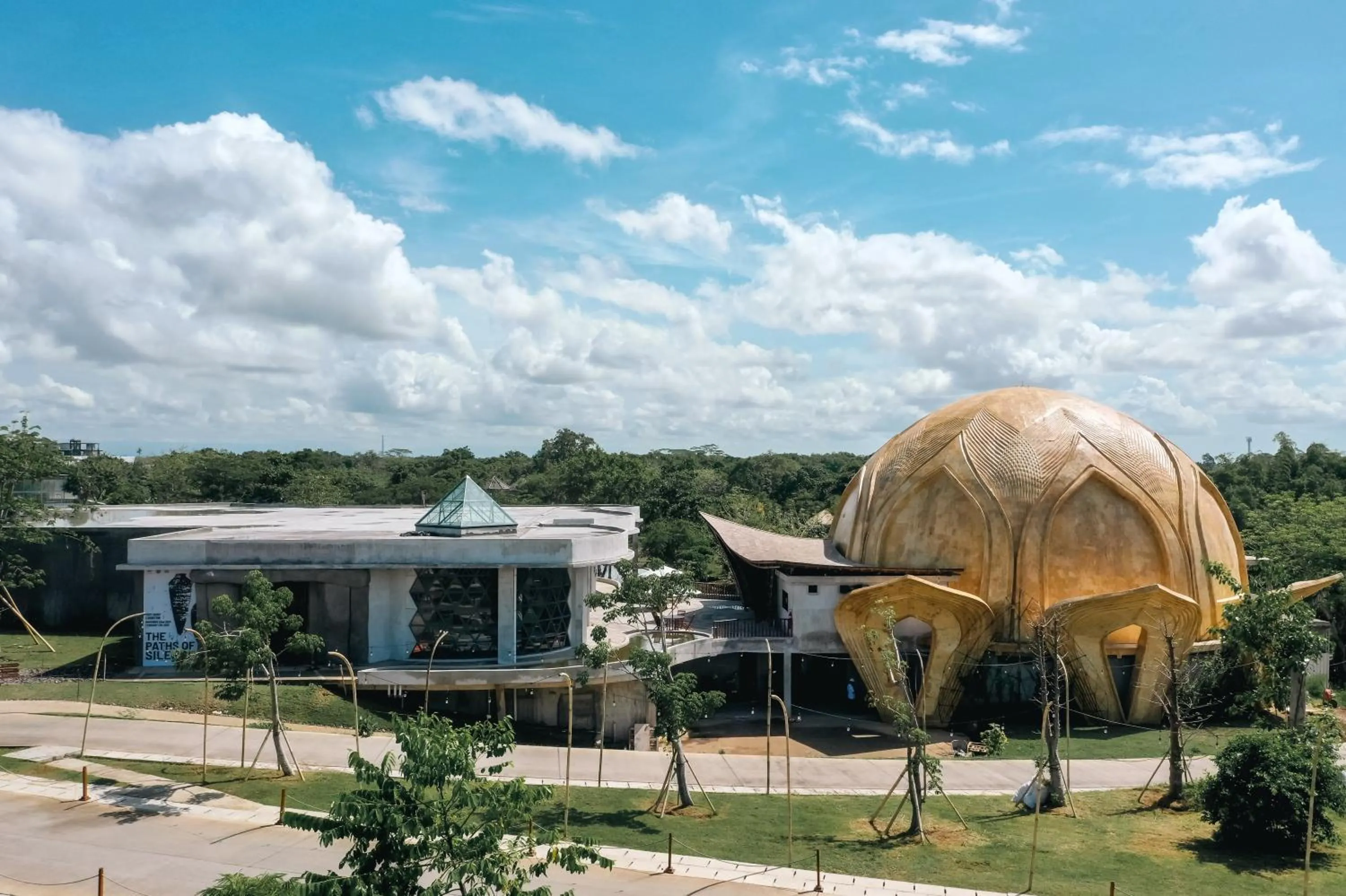 Day in Nuanu Suites & Accommodations