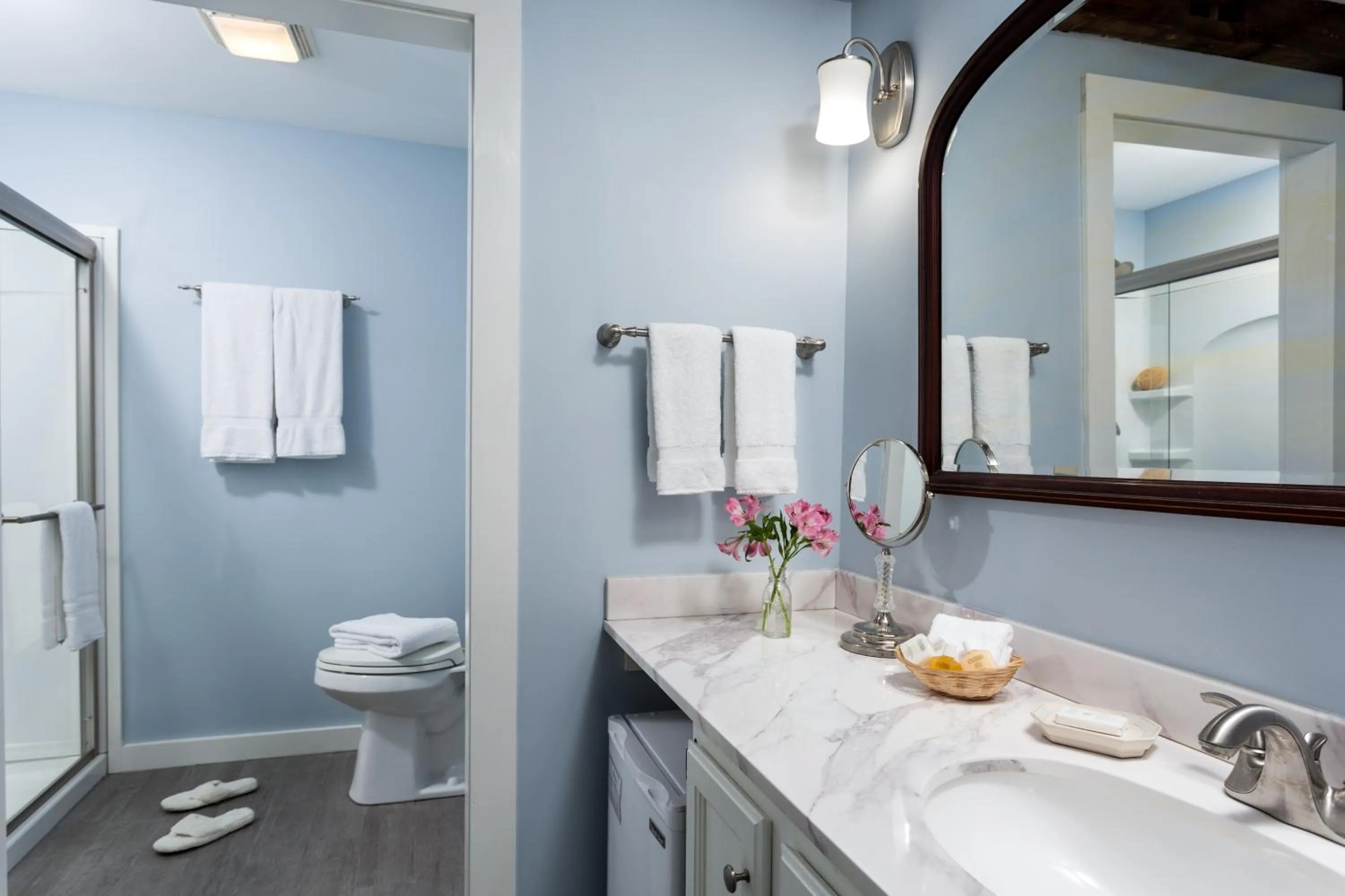 Bathroom in Chesterfield Inn