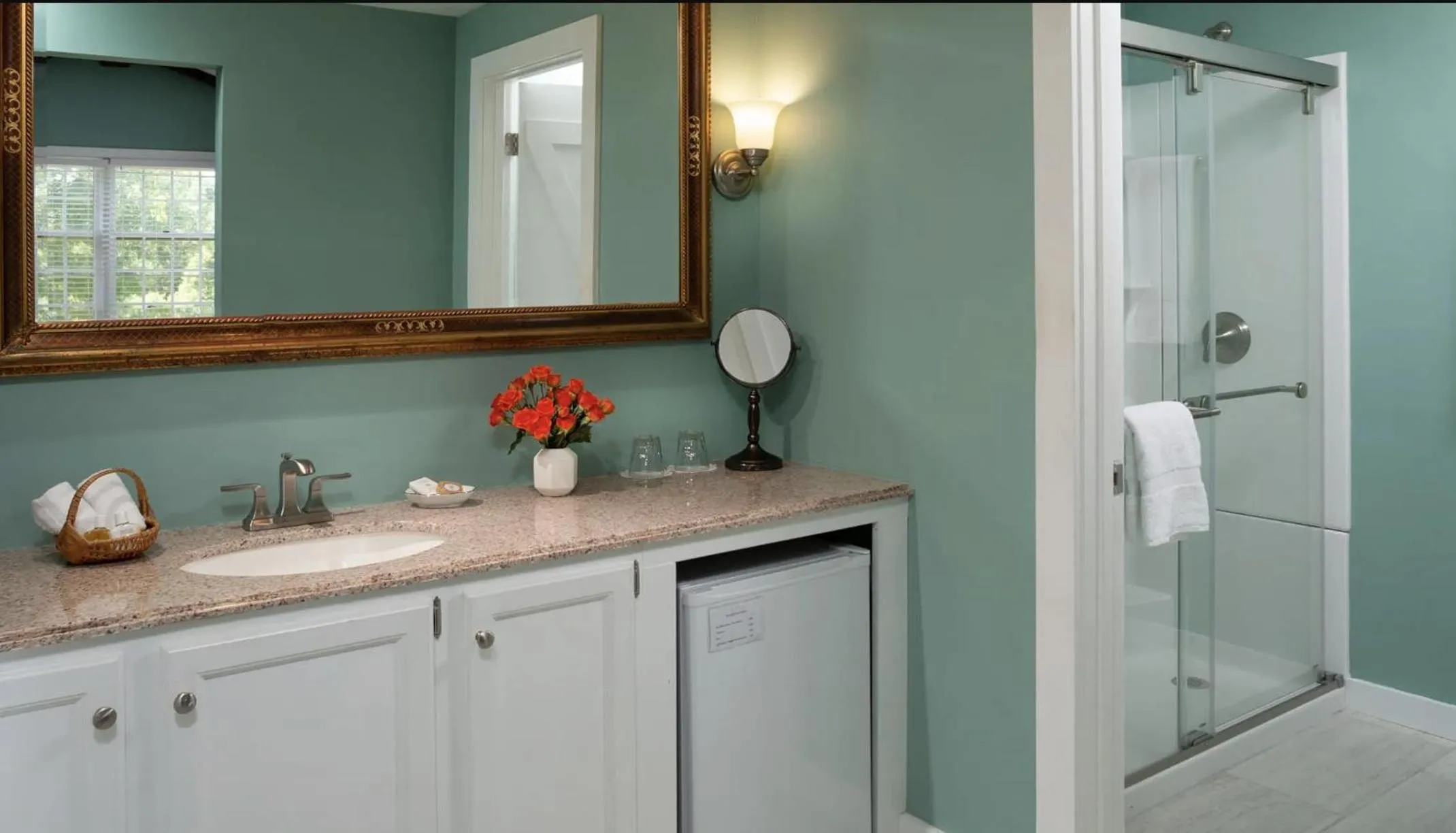 Bathroom in Chesterfield Inn