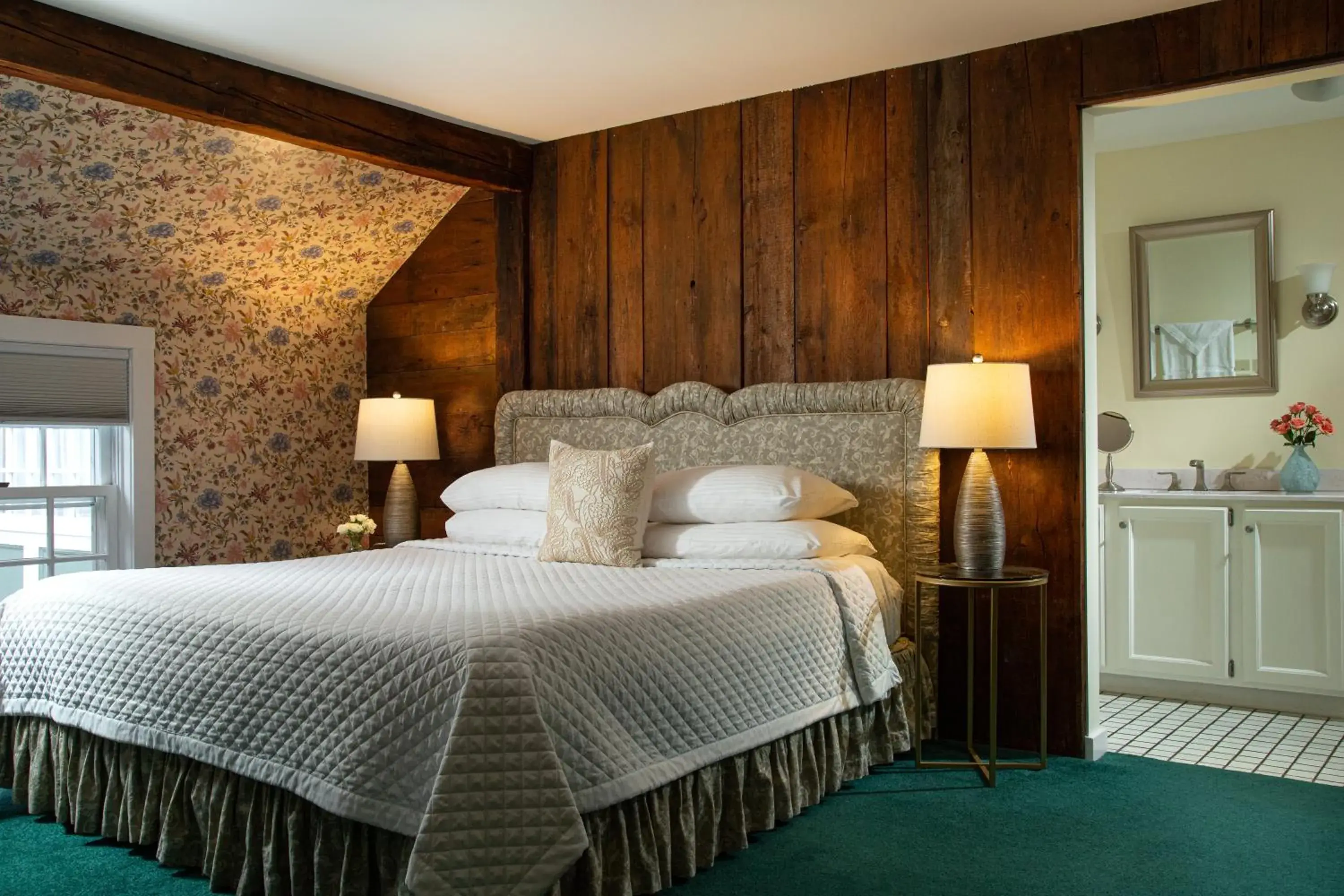 Superior King Room in Chesterfield Inn Superior King Room in Chesterfield Inn