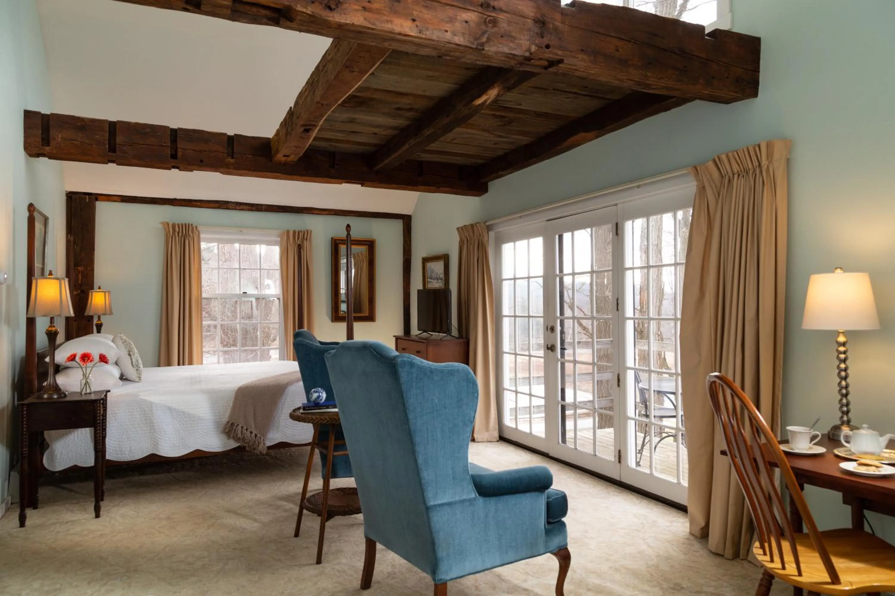 Bedroom, Bed in Chesterfield Inn