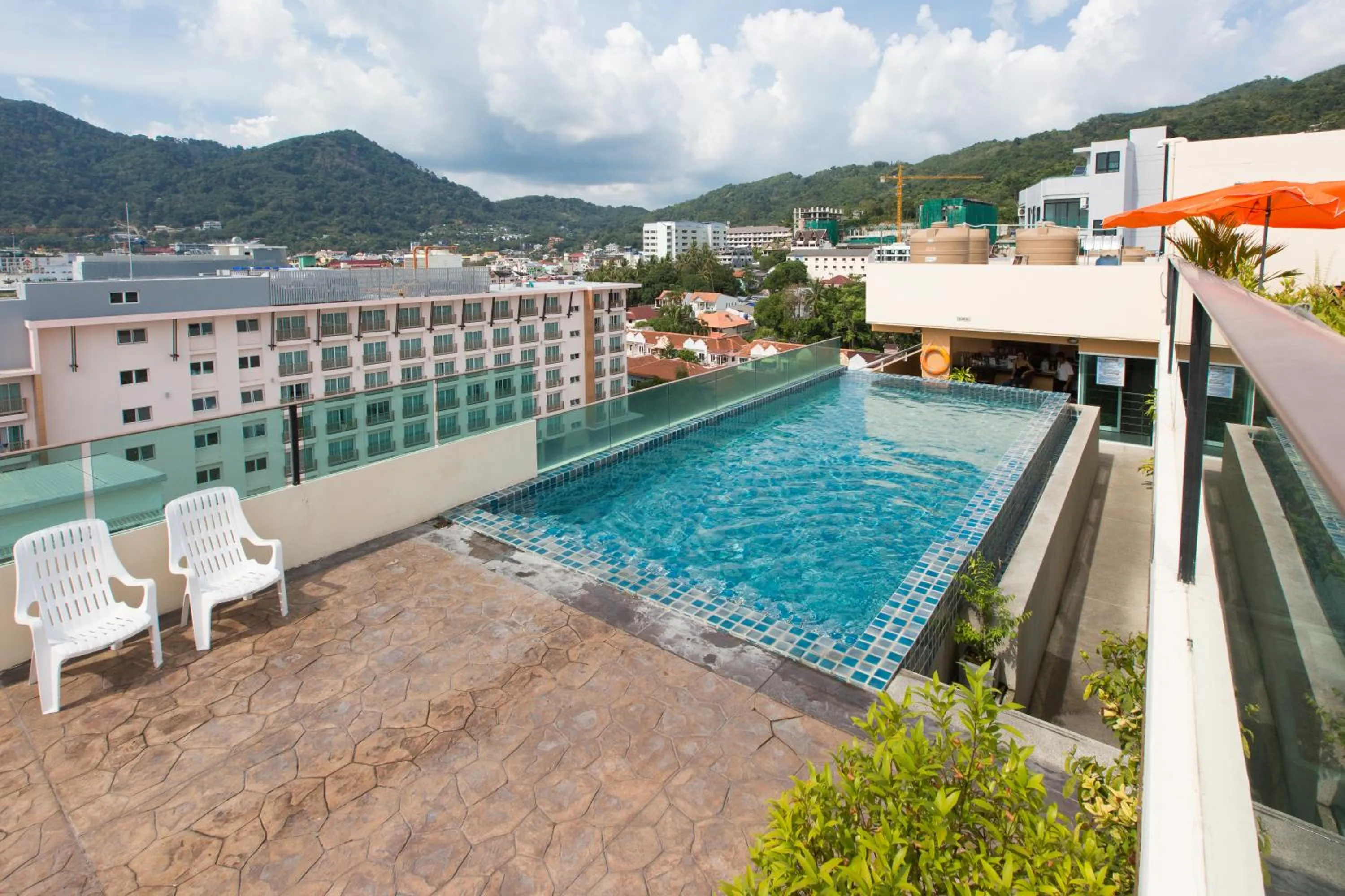 Day in Hemingways Silk Hotel