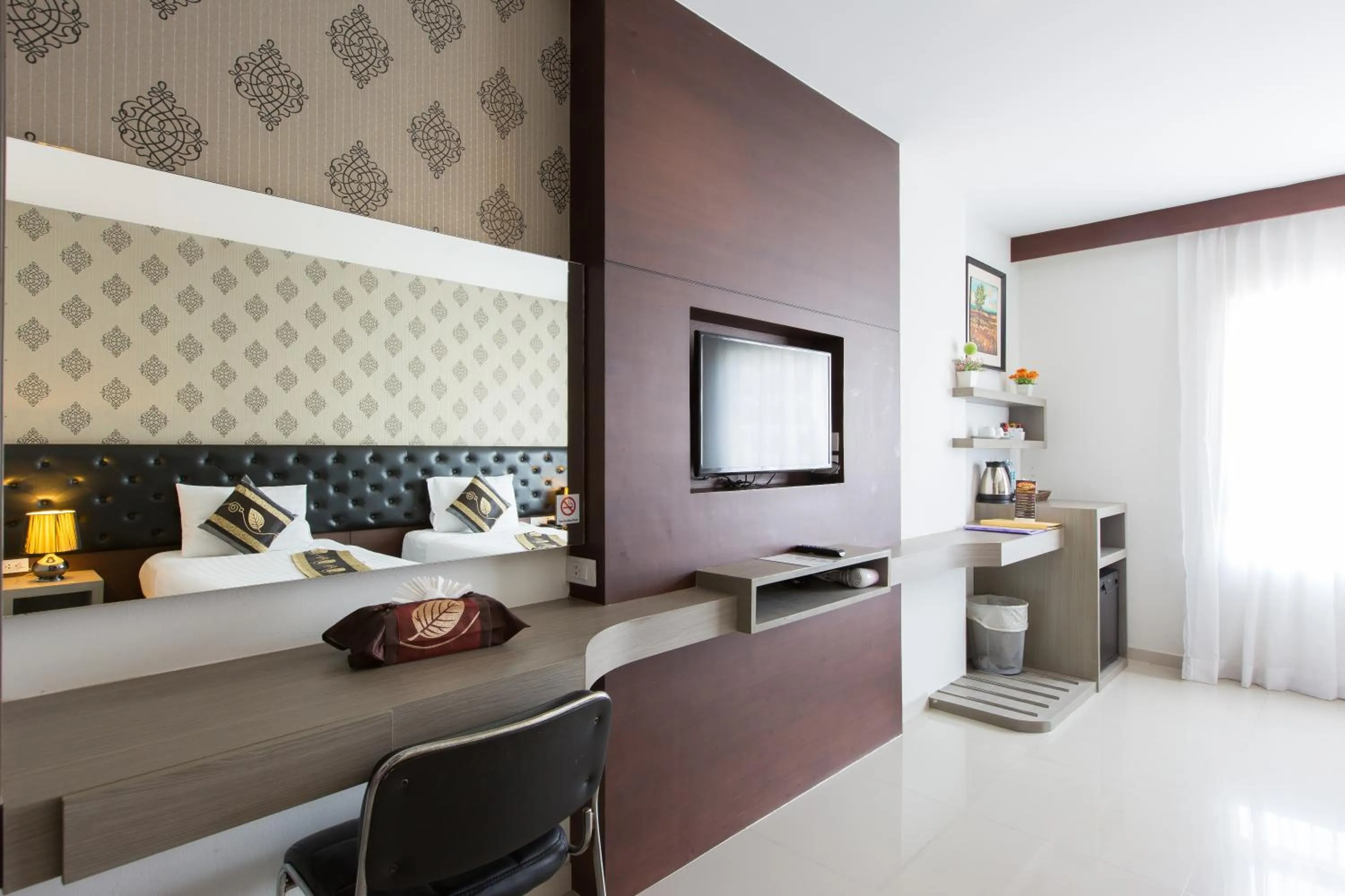 Hemingways Silk Hotel