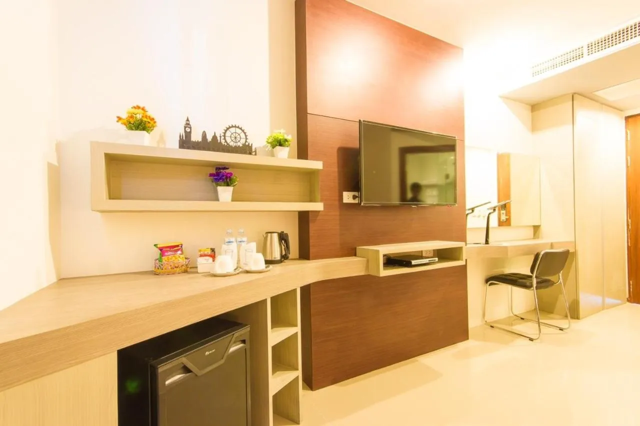 Hemingways Silk Hotel