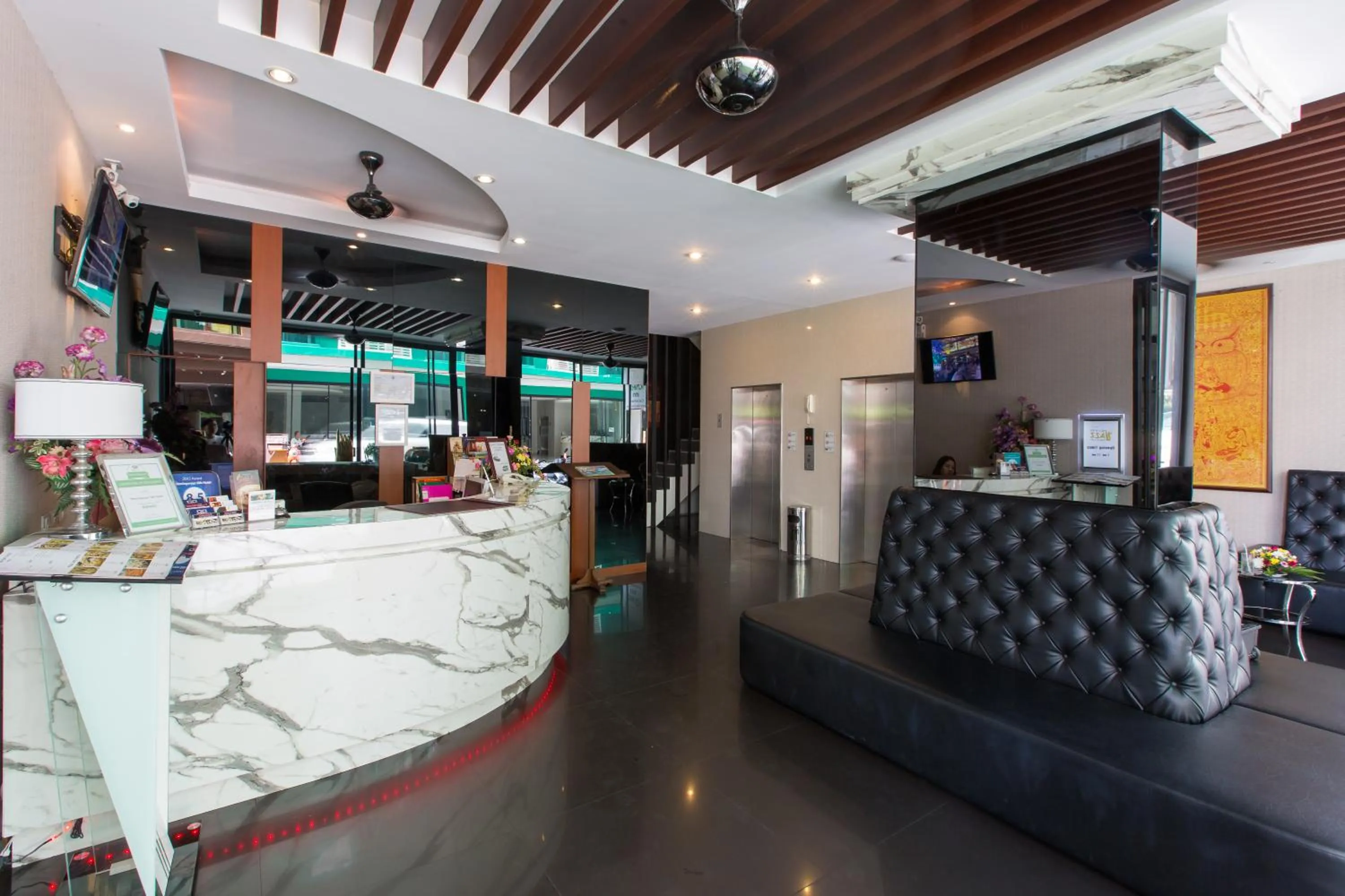 Hemingways Silk Hotel