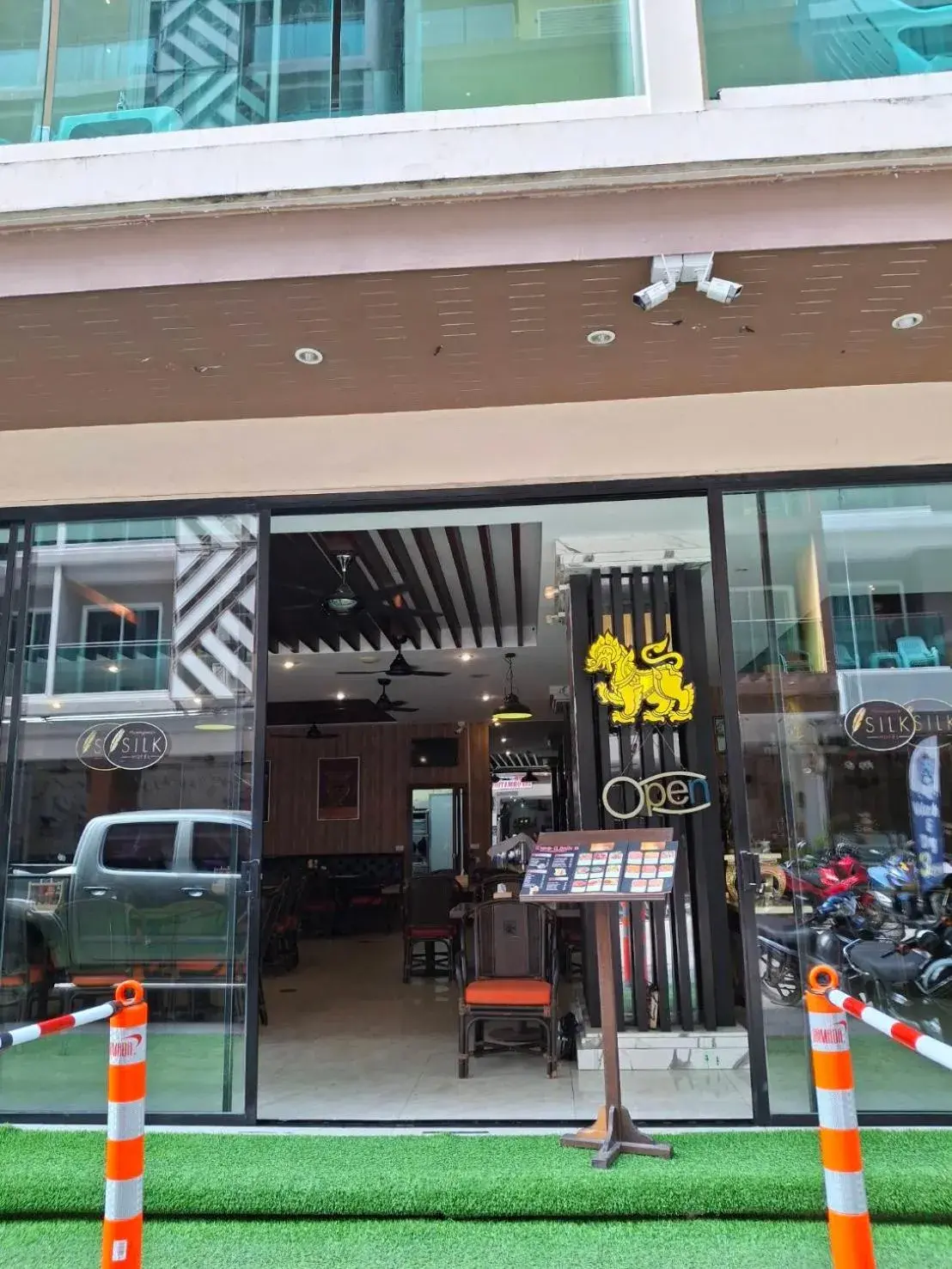 Restaurant/places to eat in Hemingways Silk Hotel Restaurant/places to eat in Hemingways Silk Hotel