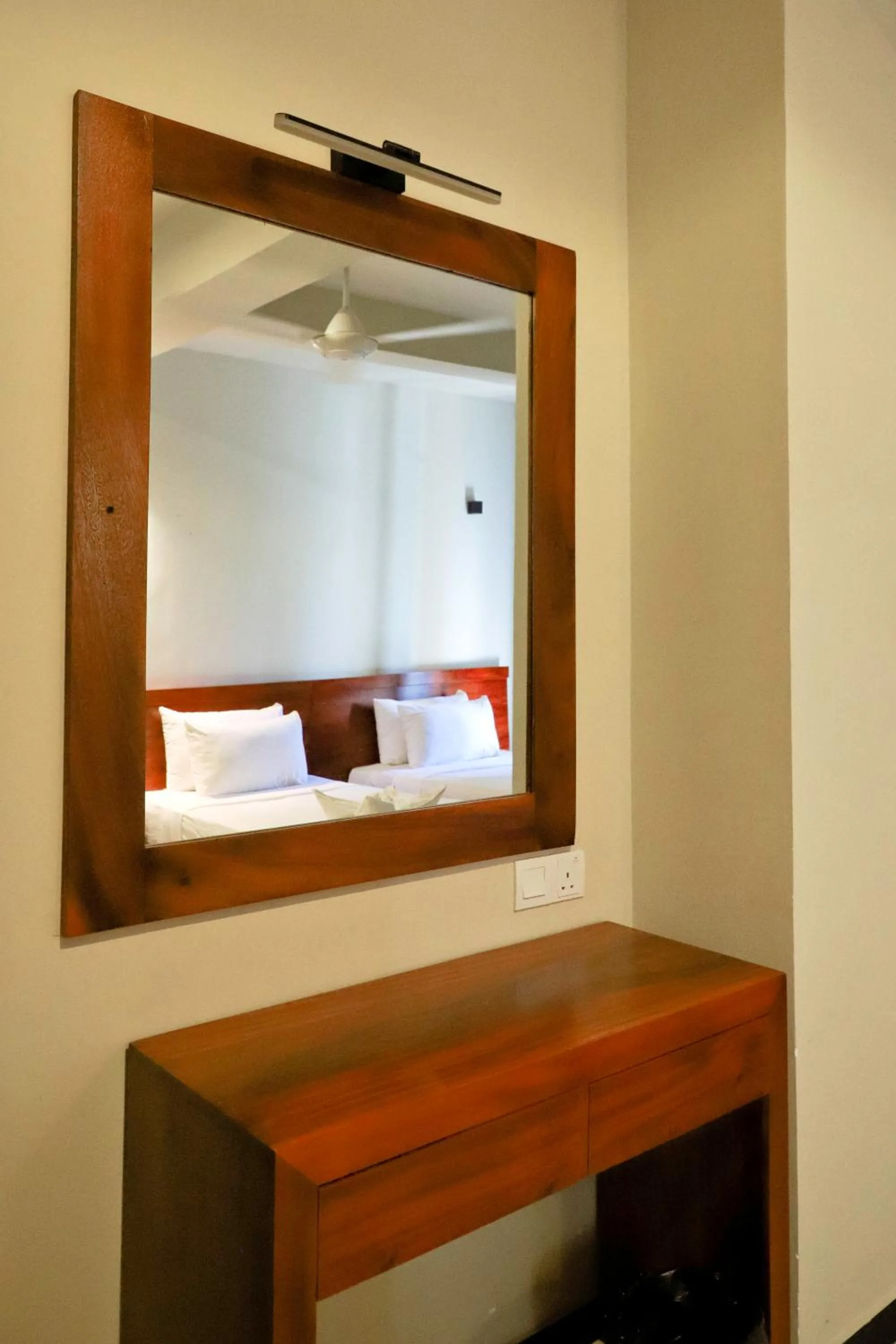 Bedroom, Bed in Oak Ray La Ella Breeze