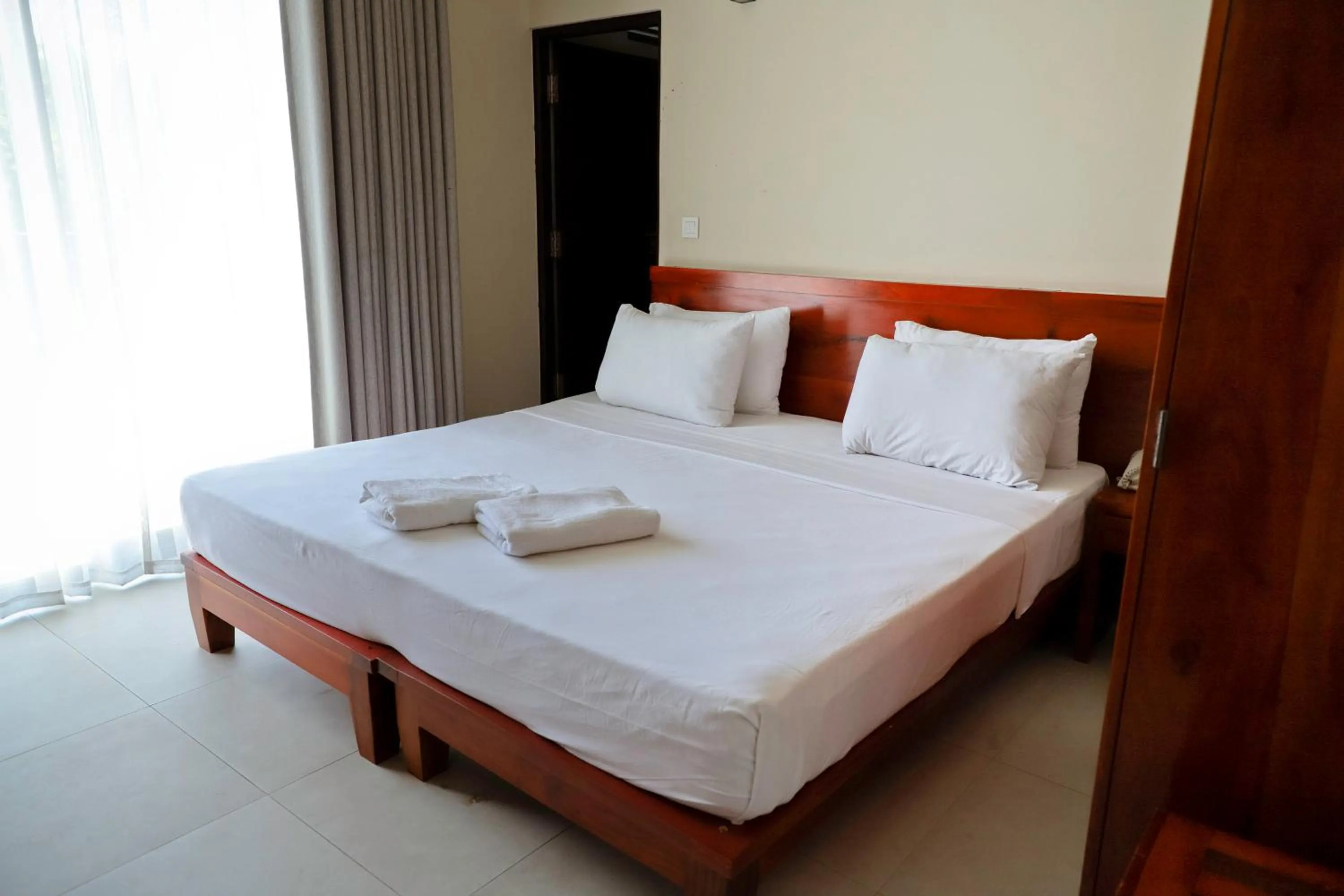 Bed in Oak Ray La Ella Breeze