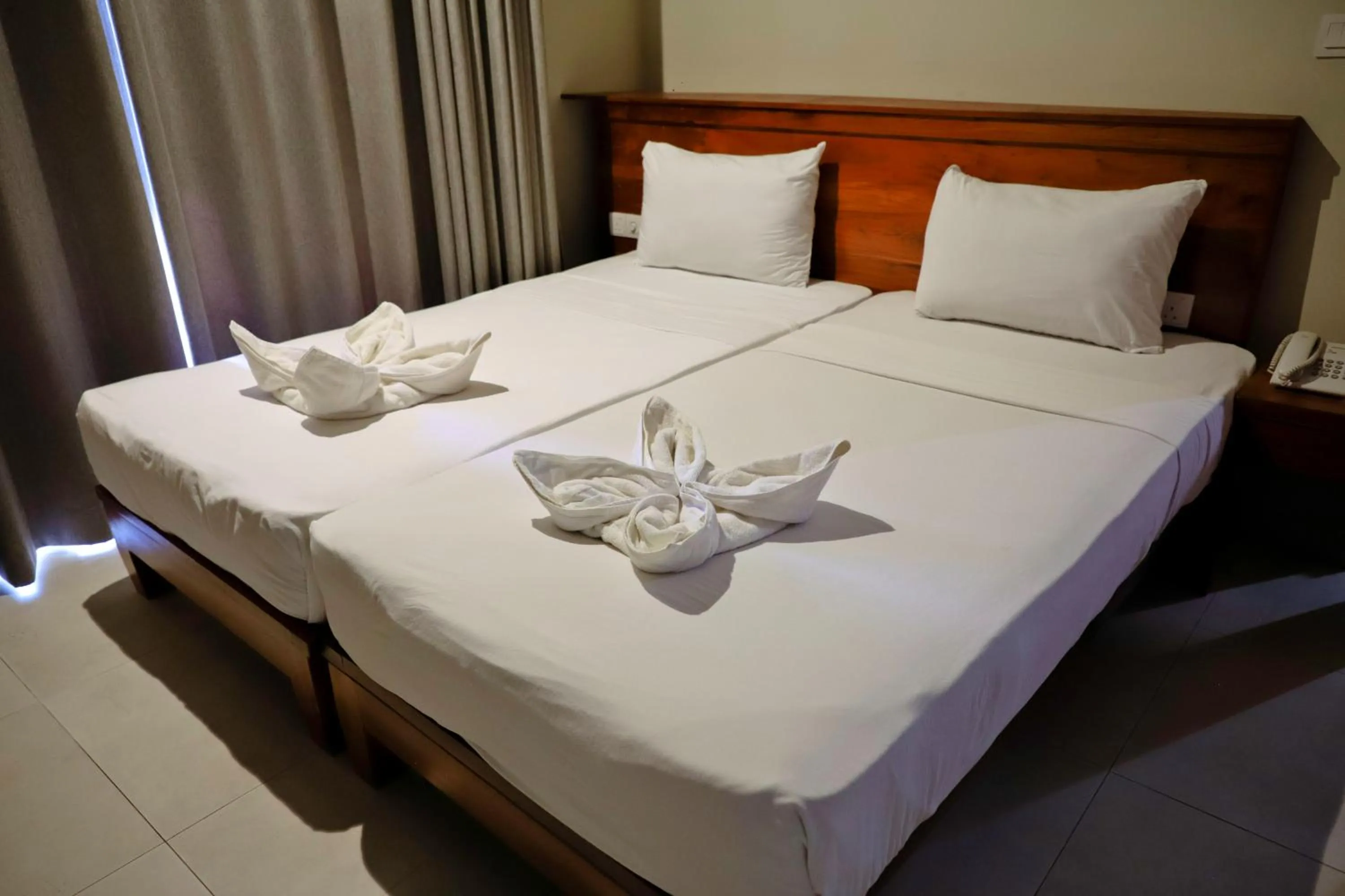 Bed in Oak Ray La Ella Breeze