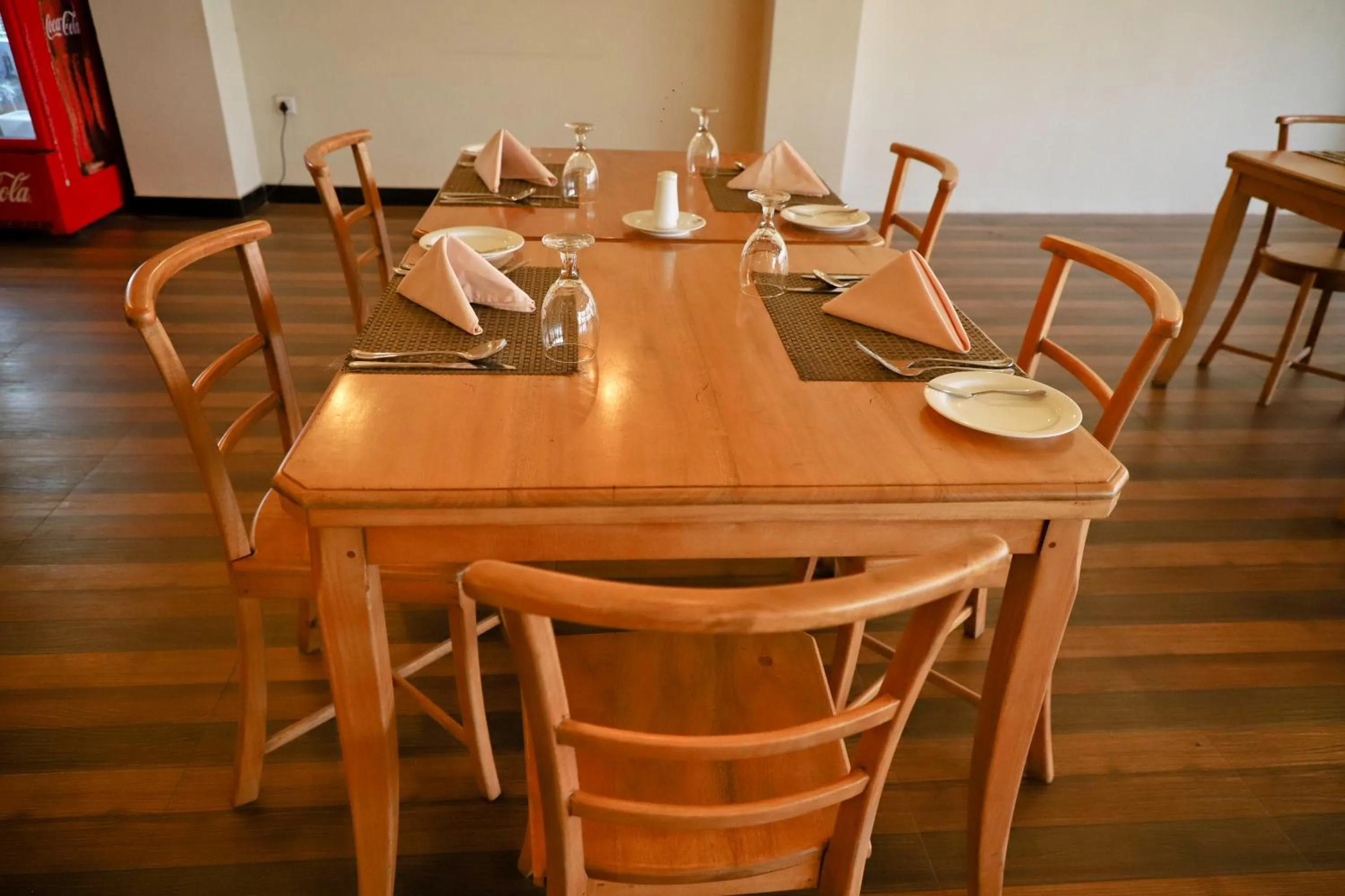 Dining area in Oak Ray La Ella Breeze