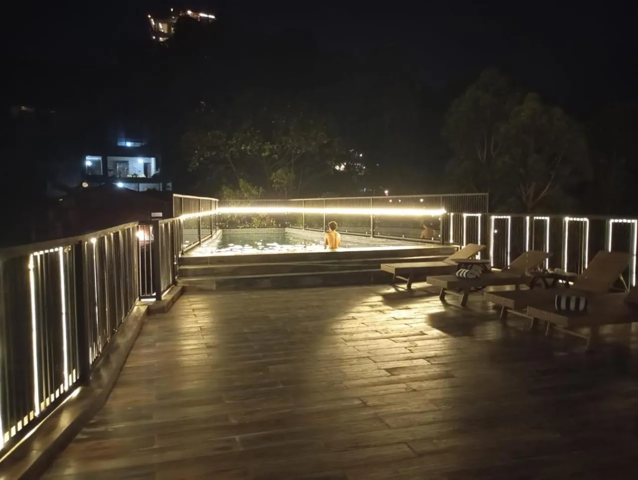 Night in Oak Ray La Ella Breeze