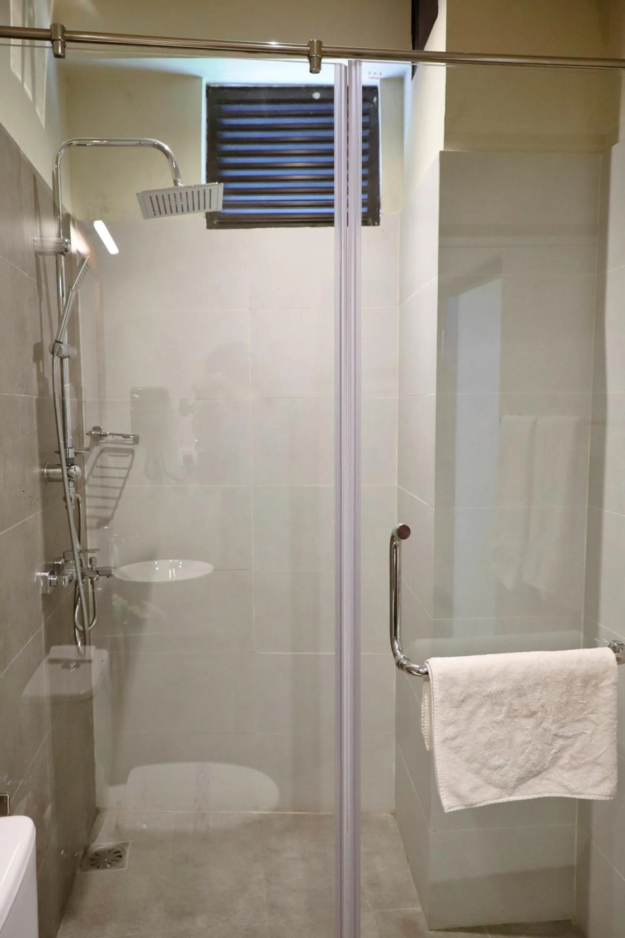 Shower in Oak Ray La Ella Breeze