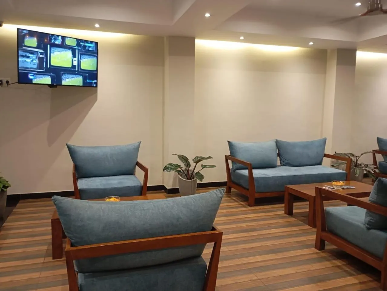 Seating area in Oak Ray La Ella Breeze