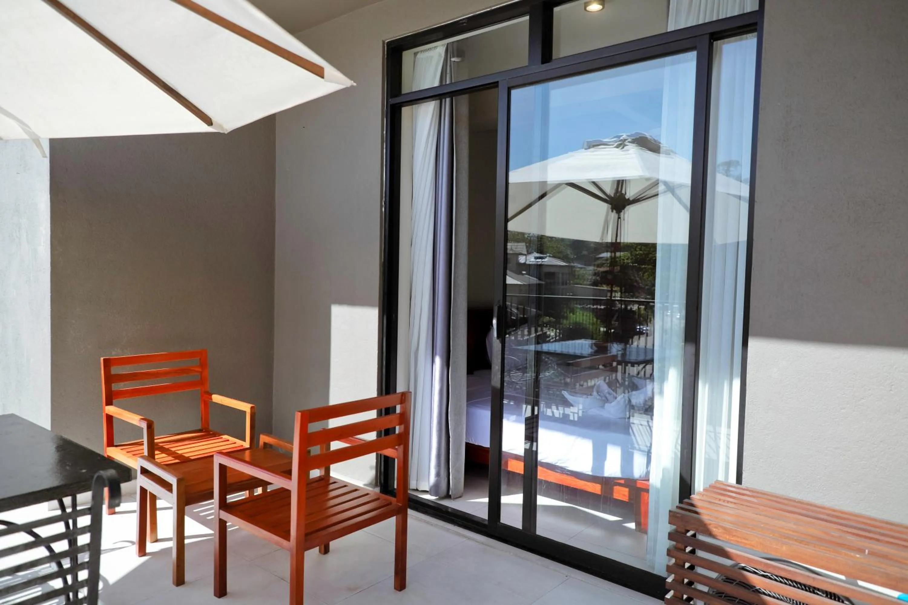 sunbed in Oak Ray La Ella Breeze