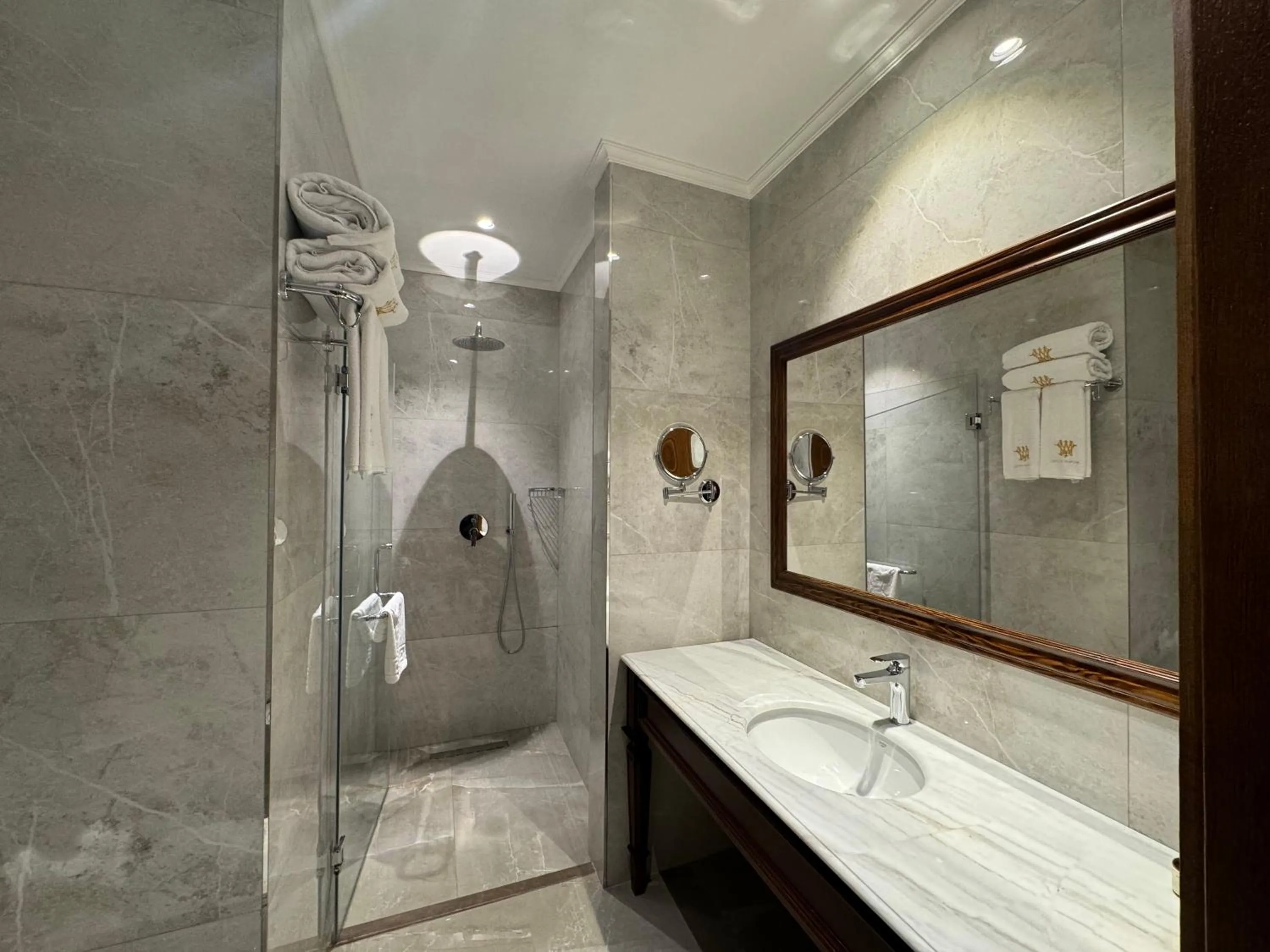 Shower in Midway Hotel Baku