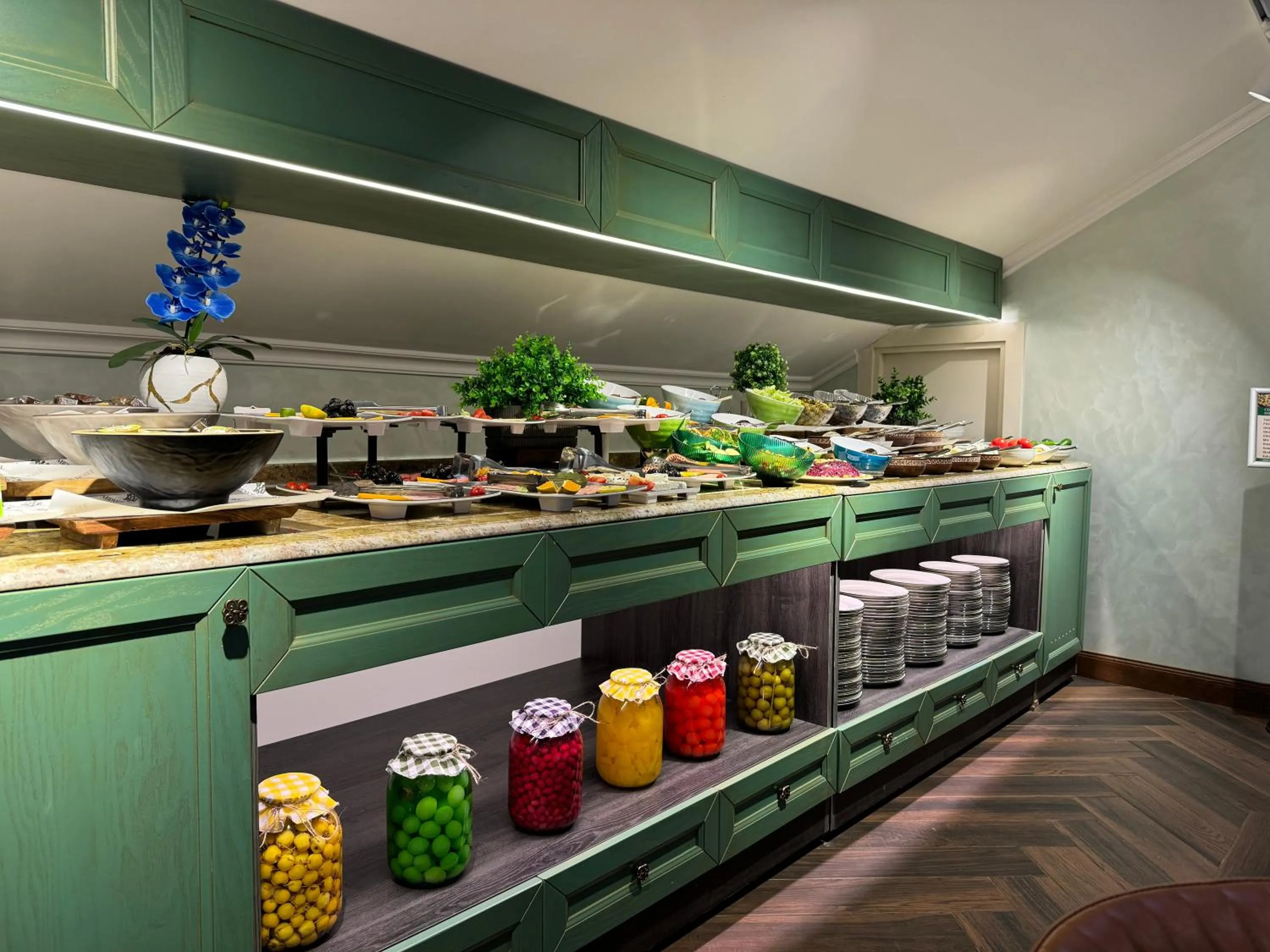 Buffet breakfast in Midway Hotel Baku