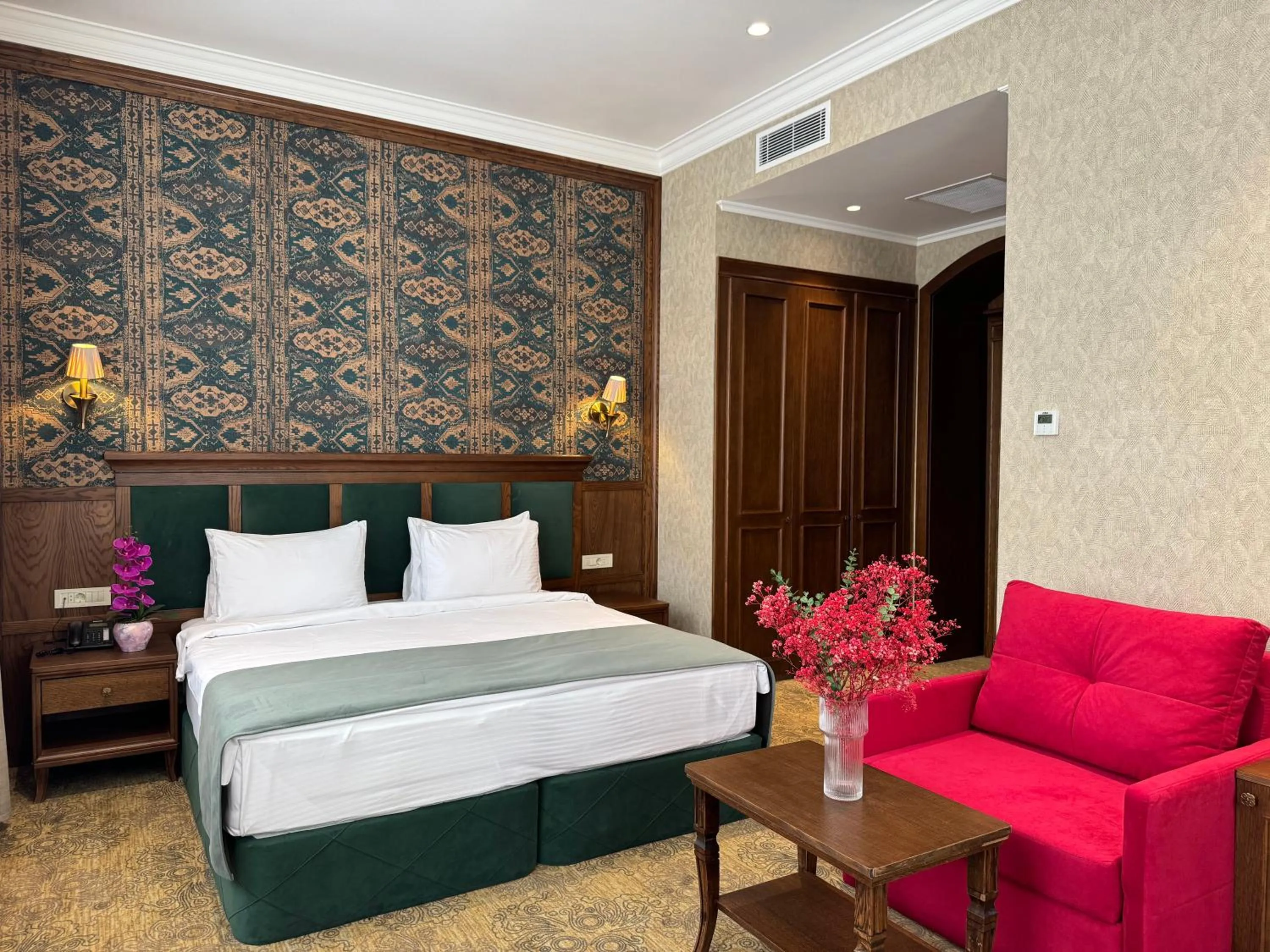 Photo of the whole room, Bed in Midway Hotel Baku