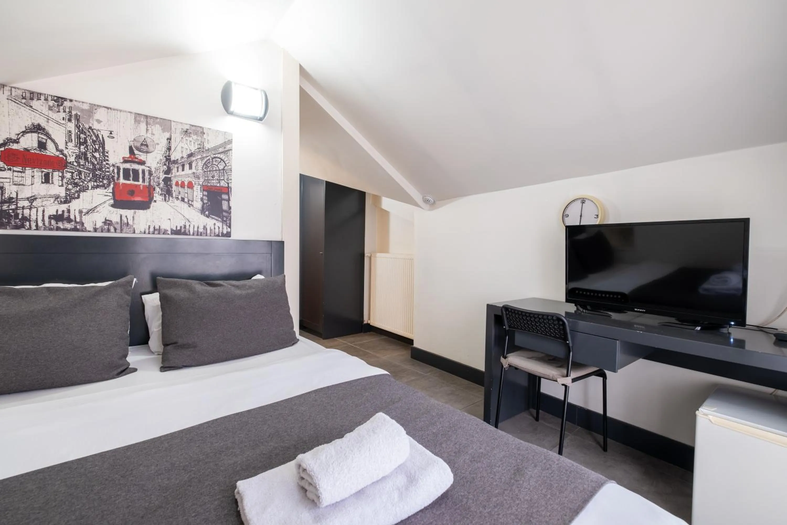 Communal lounge/ TV room, Bed in Dreams İstanbul Hotel