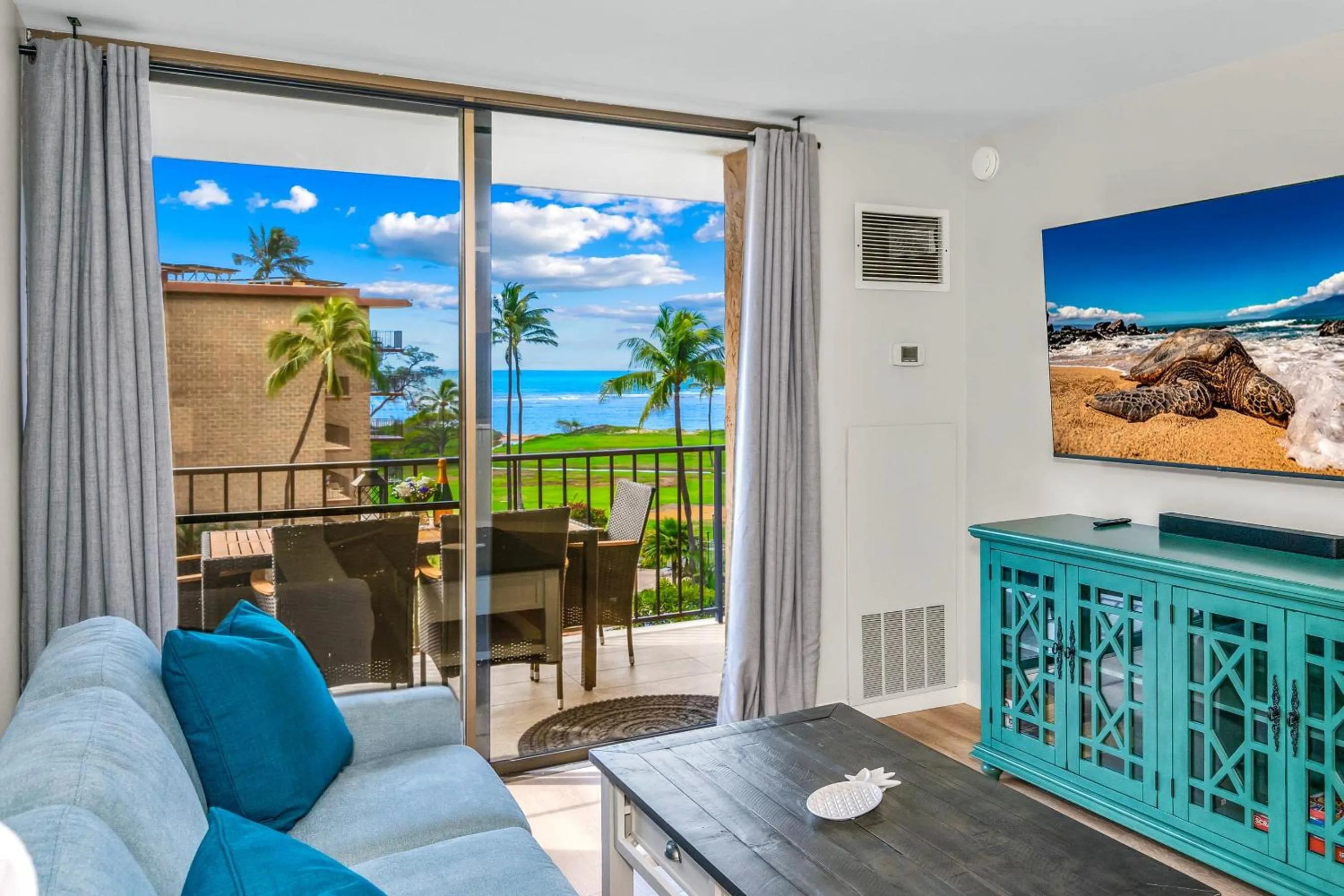 Deluxe Oceanside Resort Vistas