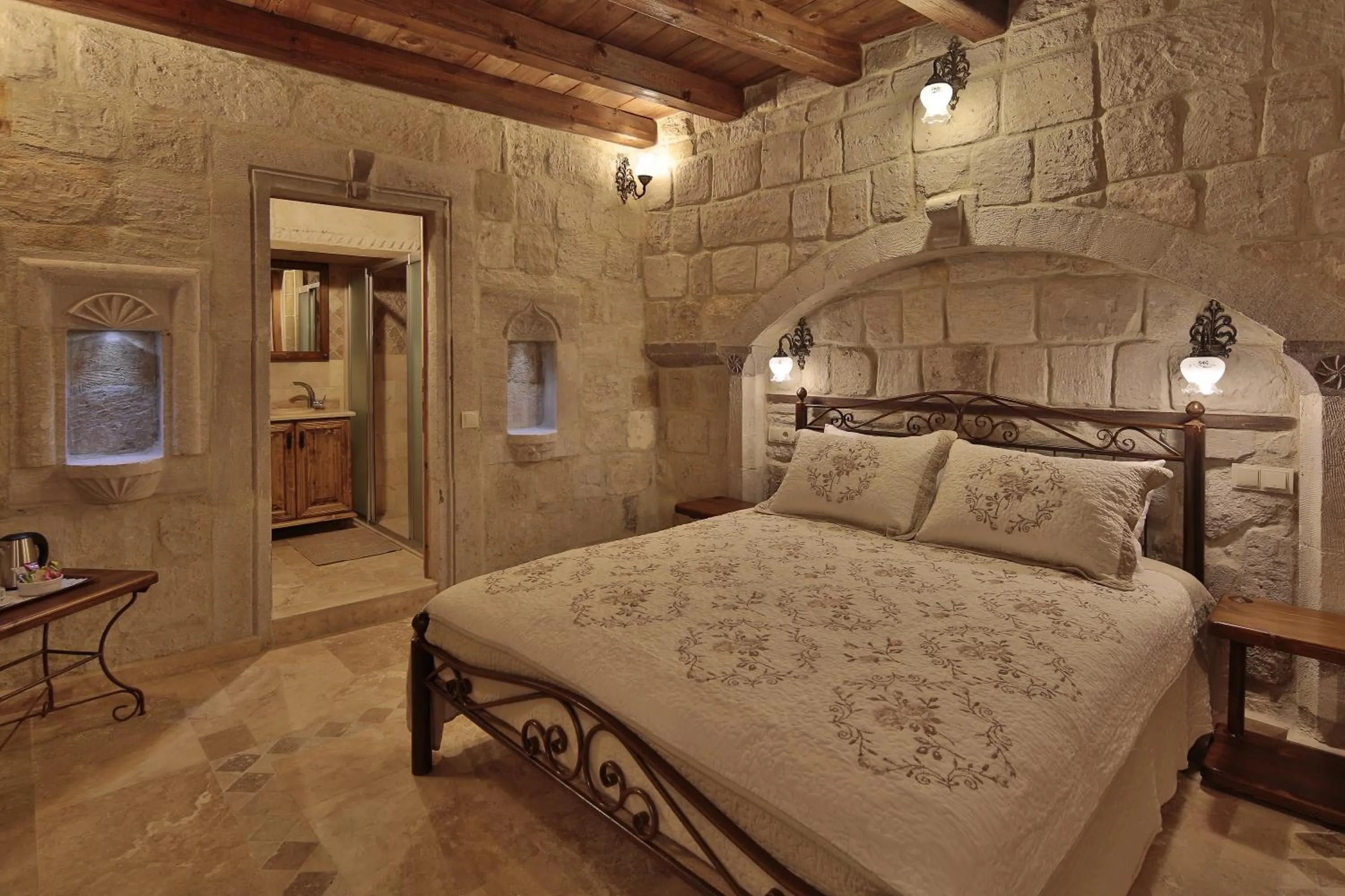 Property building, Bed in Vista Cave Hotel