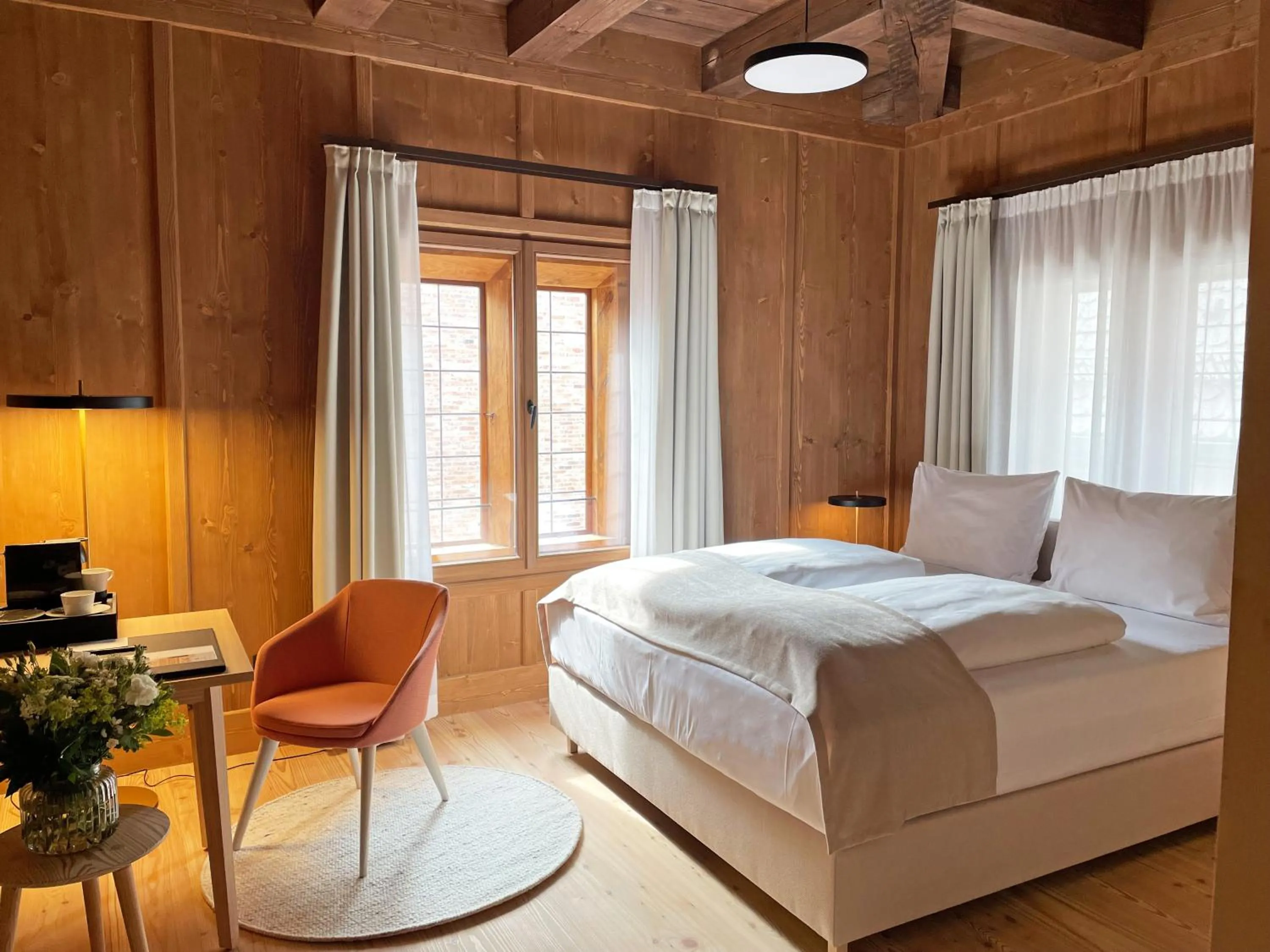 Photo of the whole room, Bed in Hotel Krone Oettingen