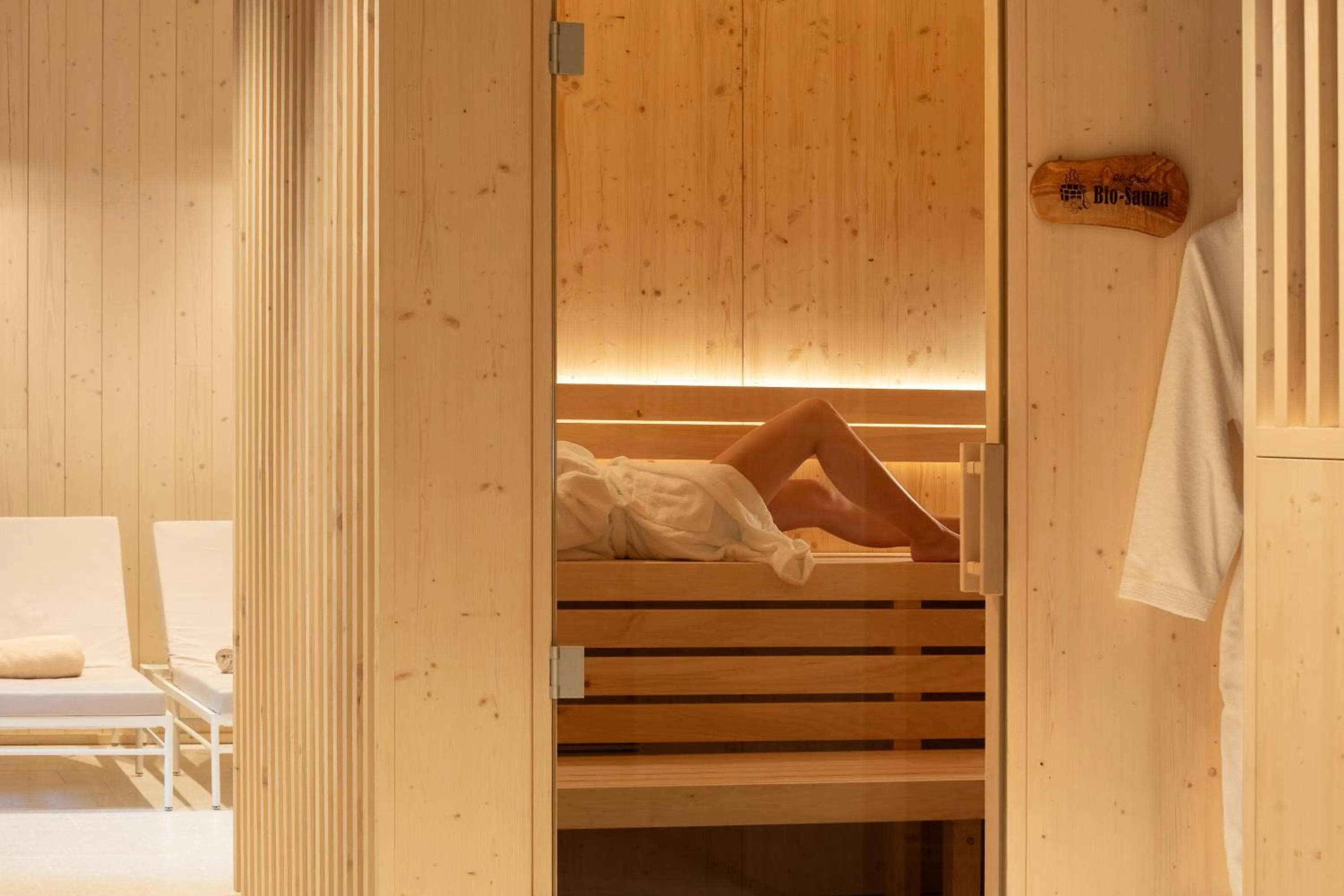 Sauna, Bed in Hotel Krone Oettingen