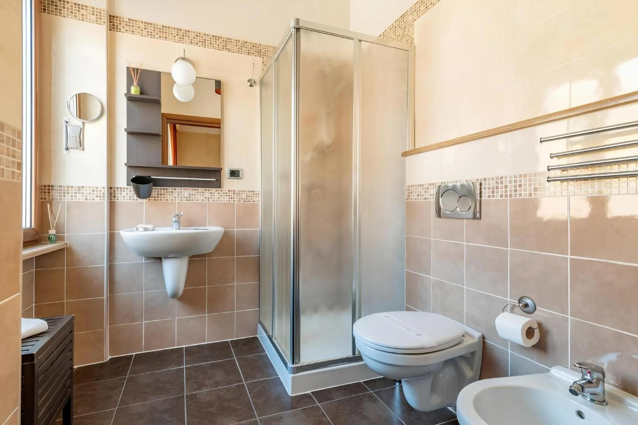 Shower in Alis Laura Guest House - Near Metro Bologna, Easy Access to All Rome