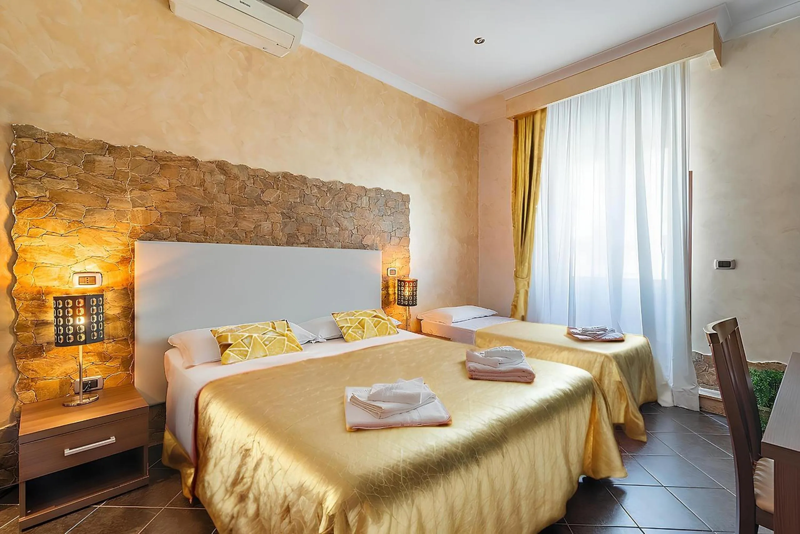 Bedroom, Bed in Alis Laura Guest House - Near Metro Bologna, Easy Access to All Rome