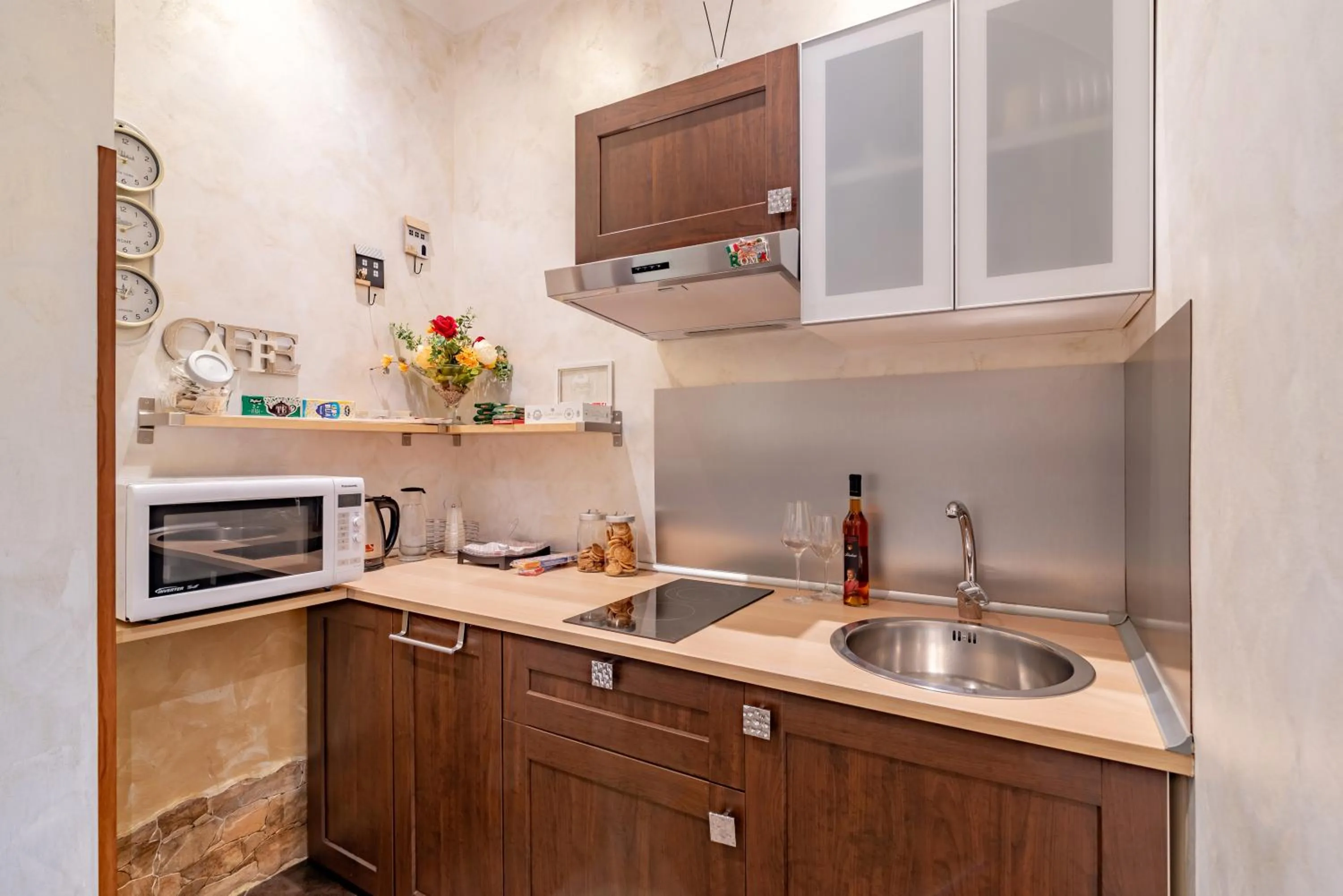 Coffee/tea facilities in Alis Laura Guest House - Near Metro Bologna, Easy Access to All Rome