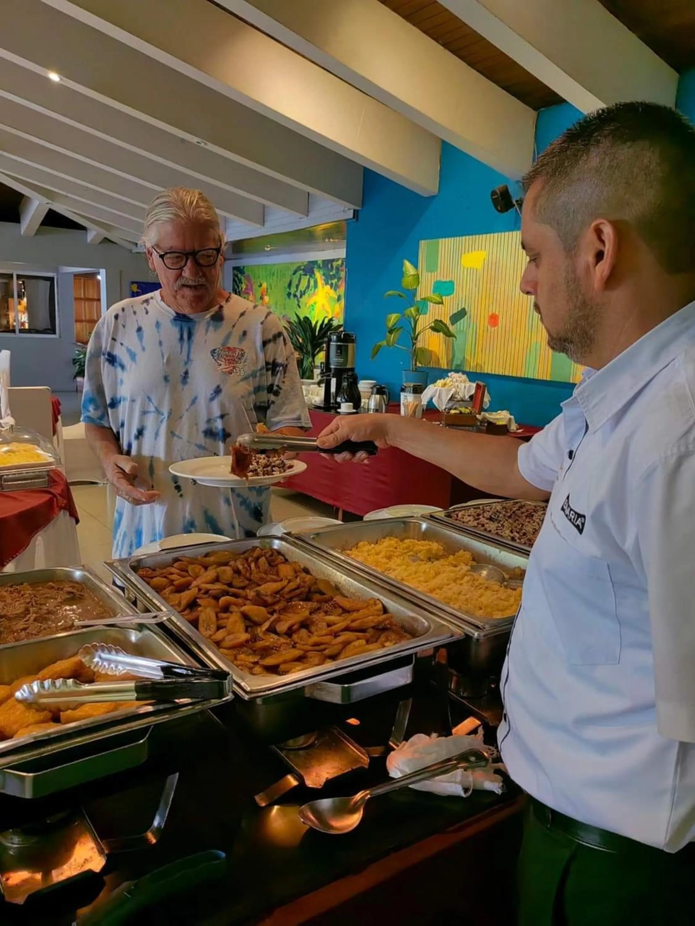 Restaurant/places to eat in Hotel del Sur