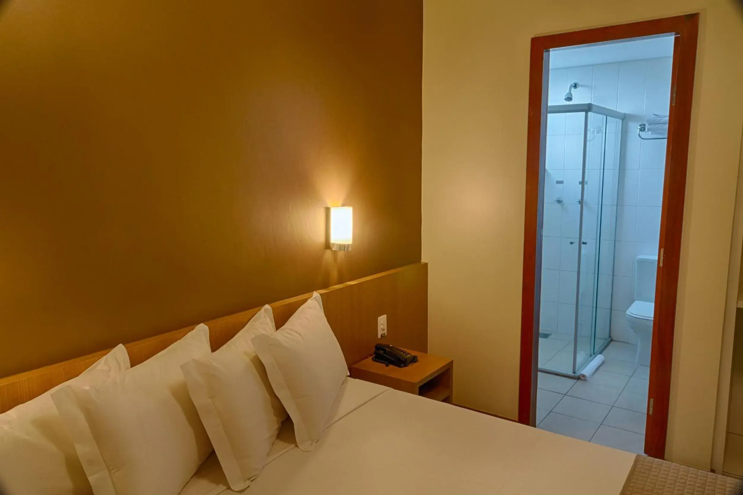 Suite with Lake View - single occupancy in Hotel Atlas Suite with Lake View - single occupancy in Hotel Atlas