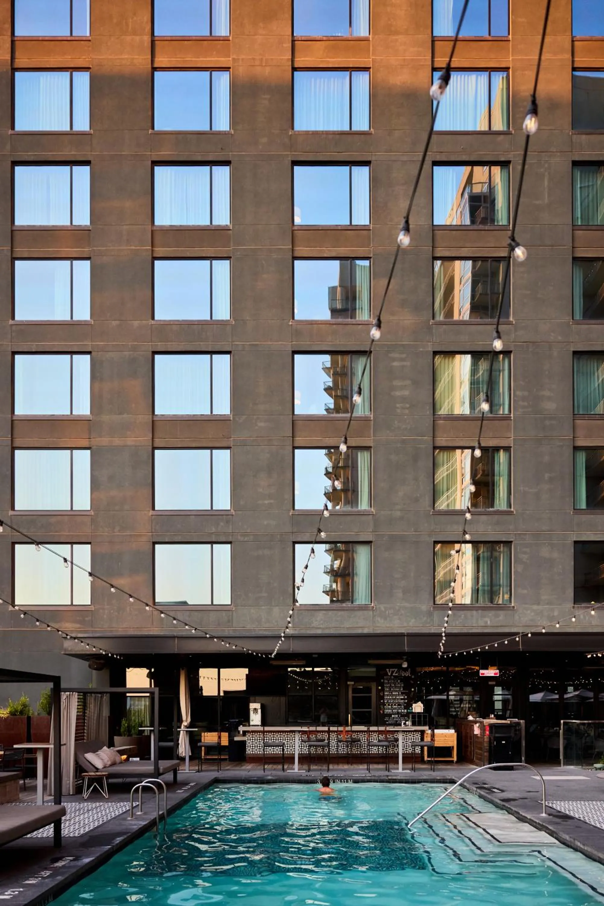 Swimming pool in Hotel Van Zandt