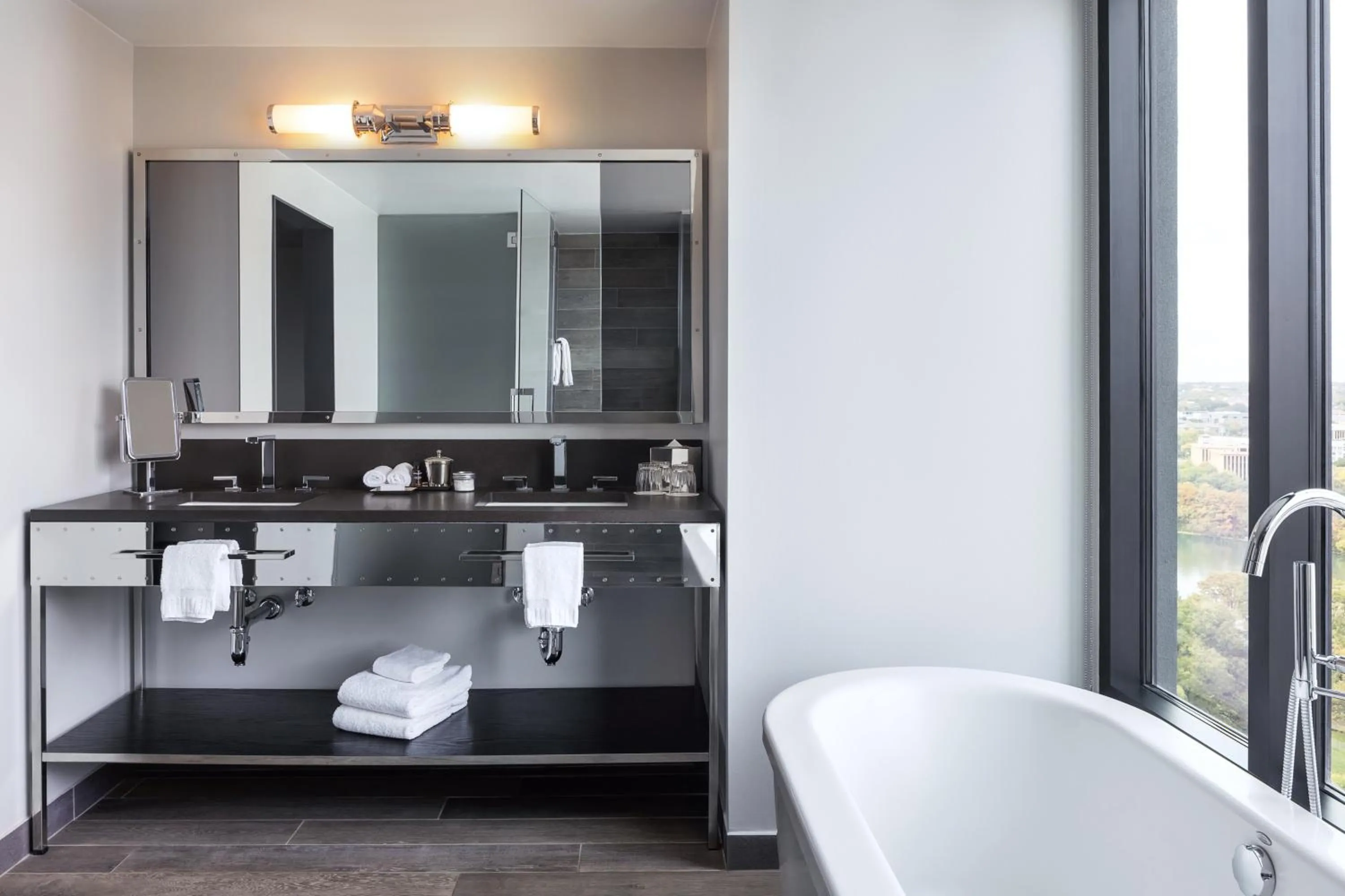 Bathroom in Hotel Van Zandt