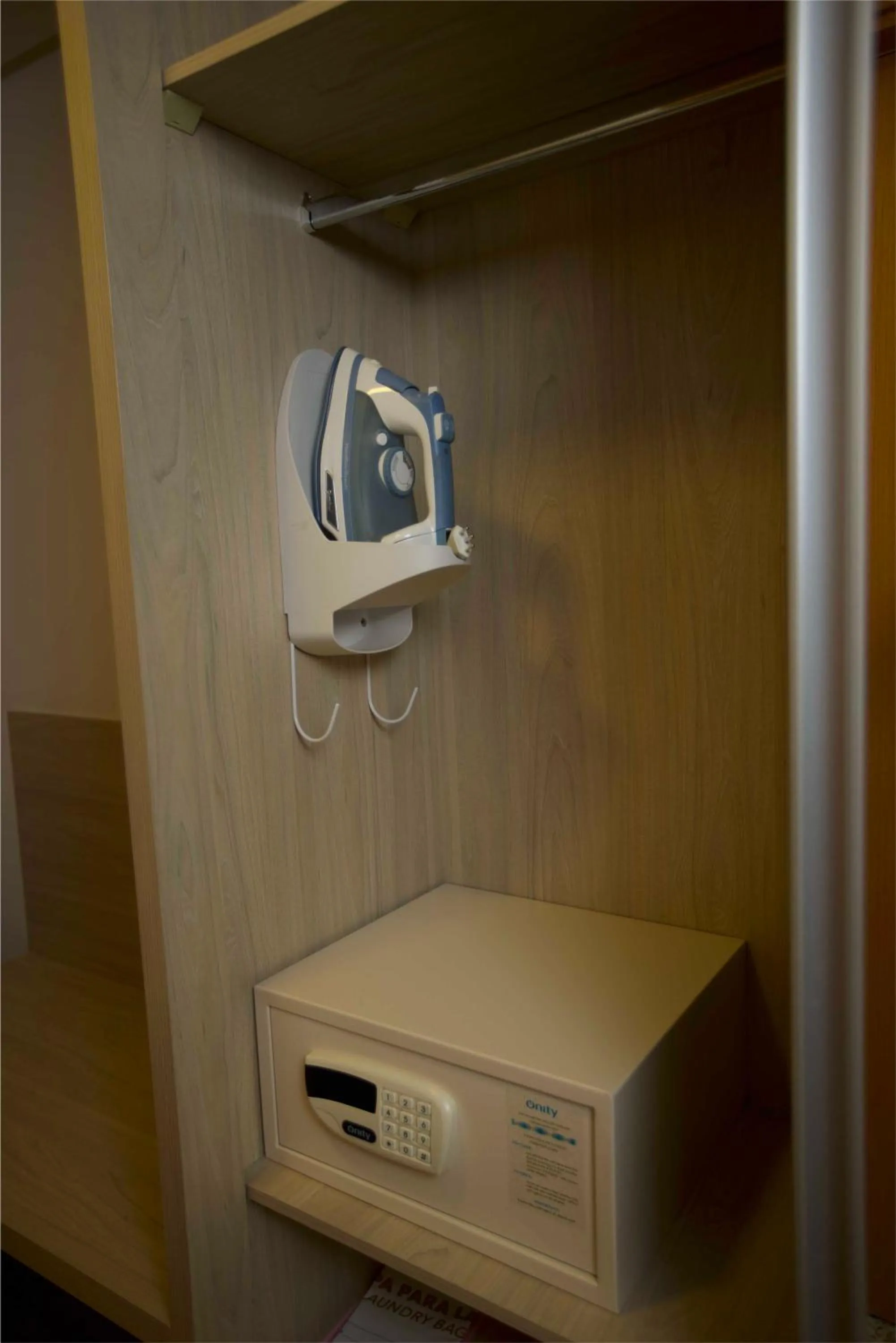 flat iron in Mogano Premium Hotel - ELETROPOSTO