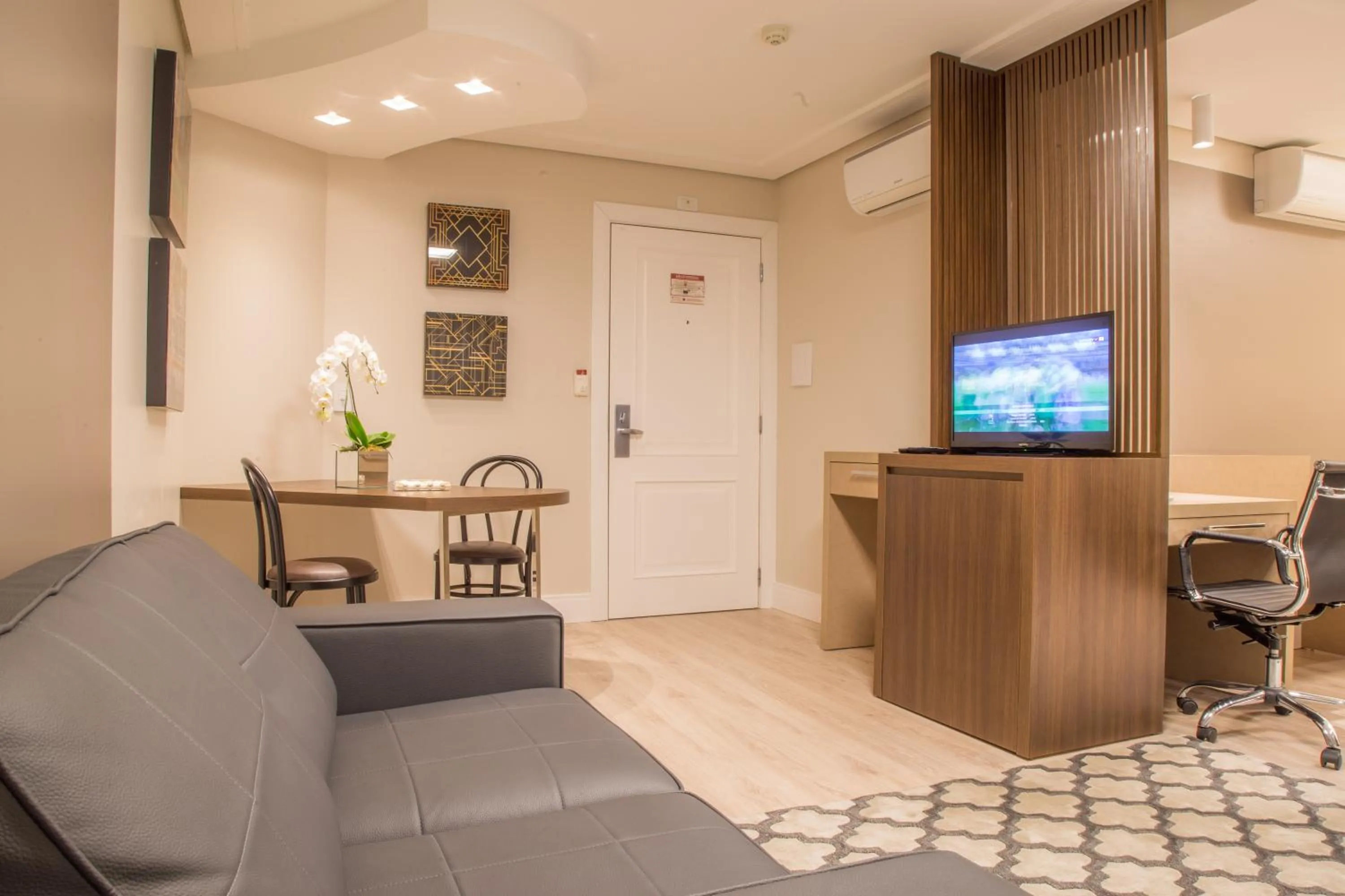 TV and multimedia in Mogano Premium Hotel - ELETROPOSTO