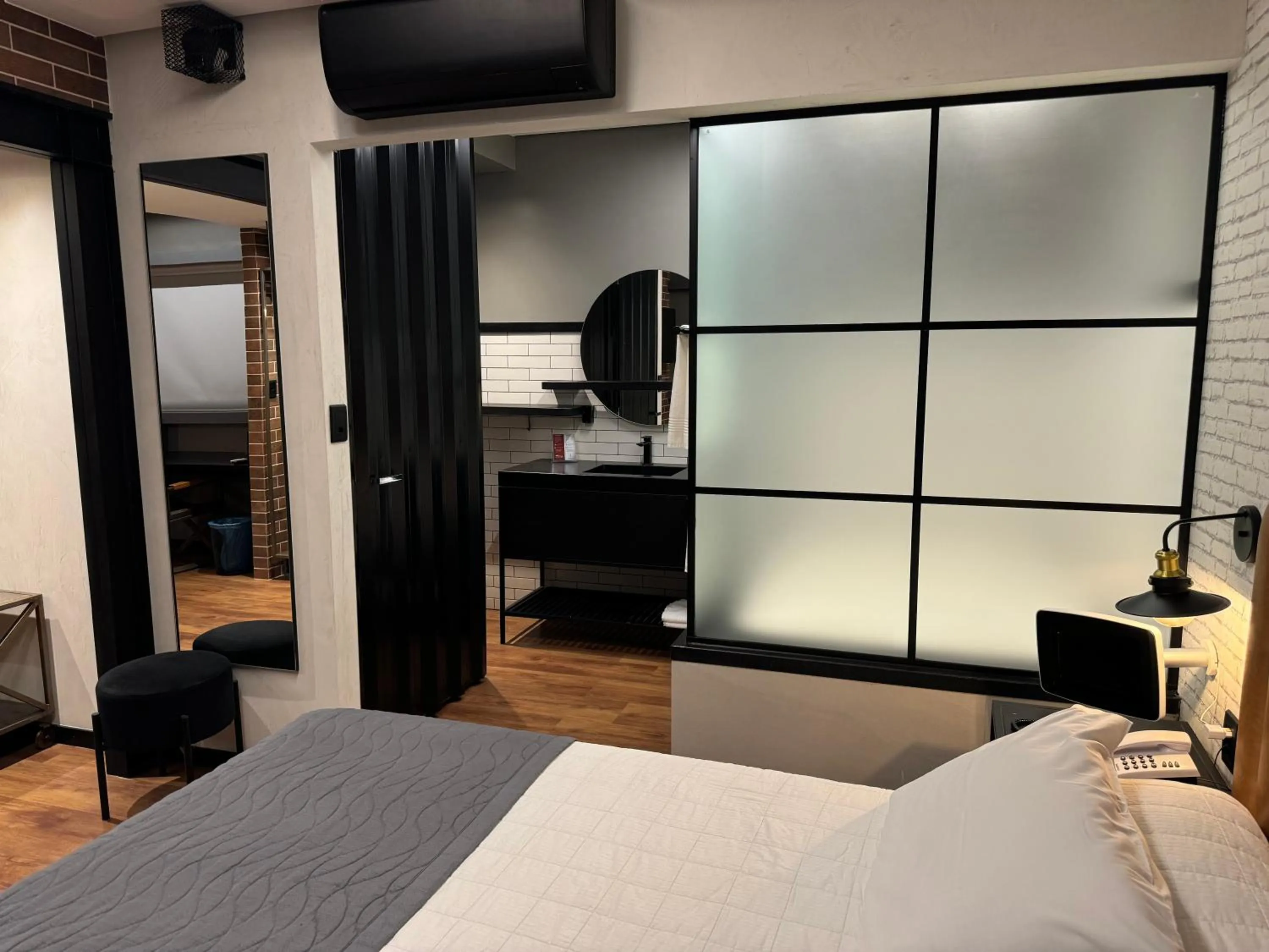 Hot Tub, Bed in Mogano Premium Hotel - ELETROPOSTO