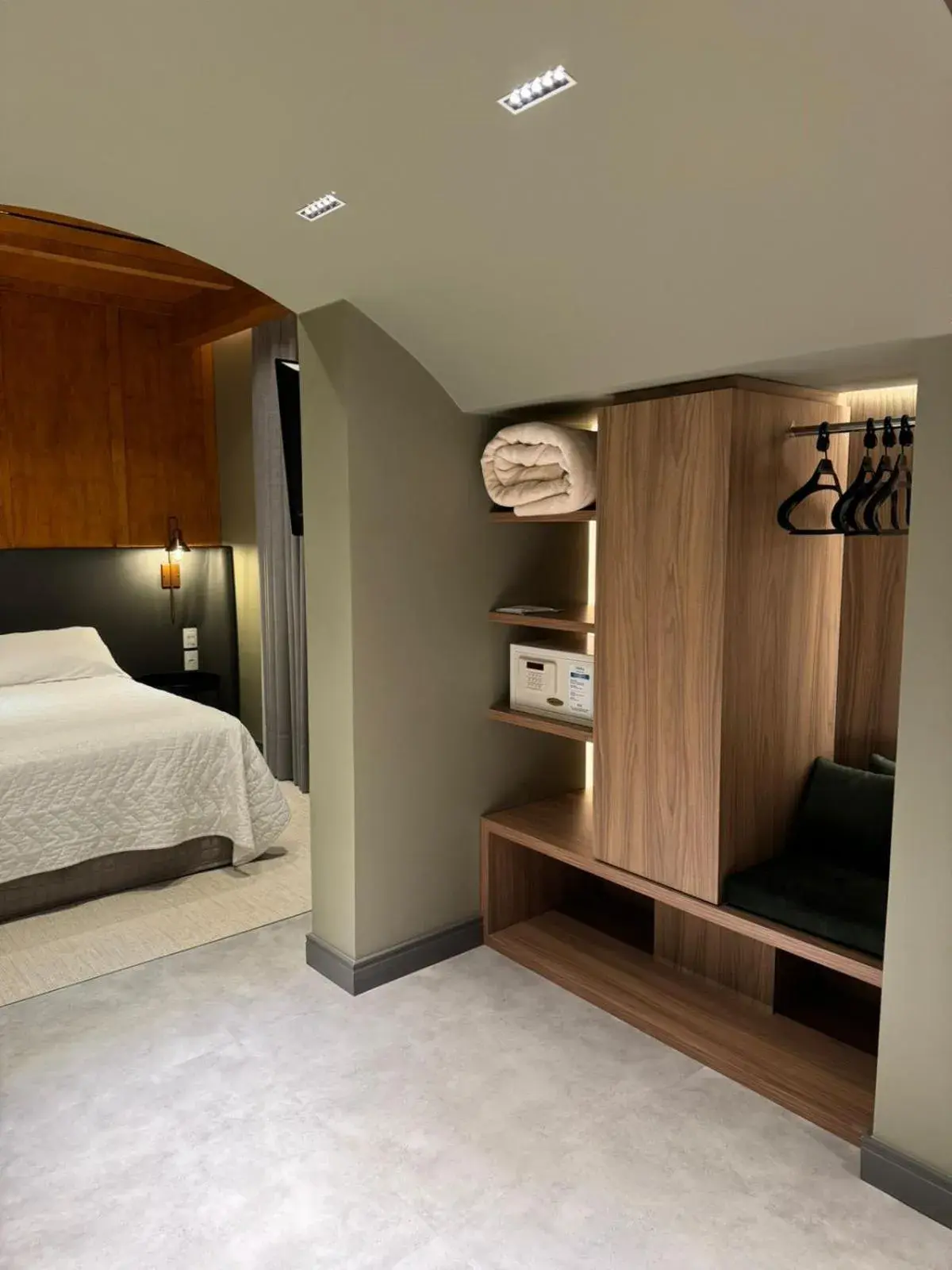 safe, Bed in Mogano Premium Hotel - ELETROPOSTO safe, Bed in Mogano Premium Hotel - ELETROPOSTO