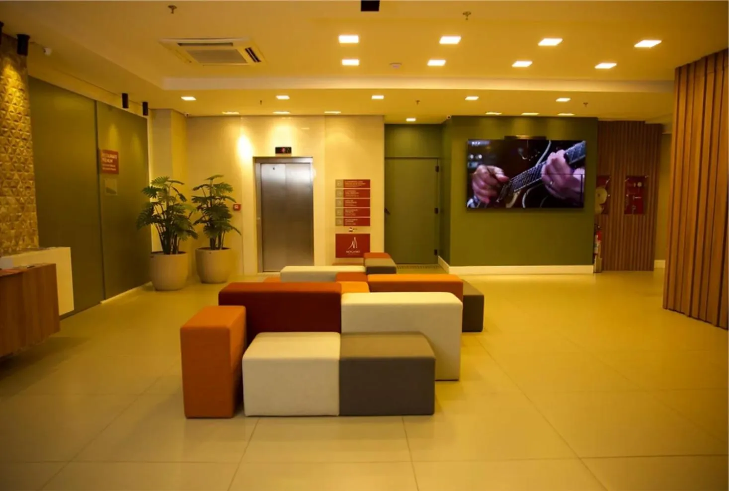 Lobby or reception in Mogano Premium Hotel - ELETROPOSTO