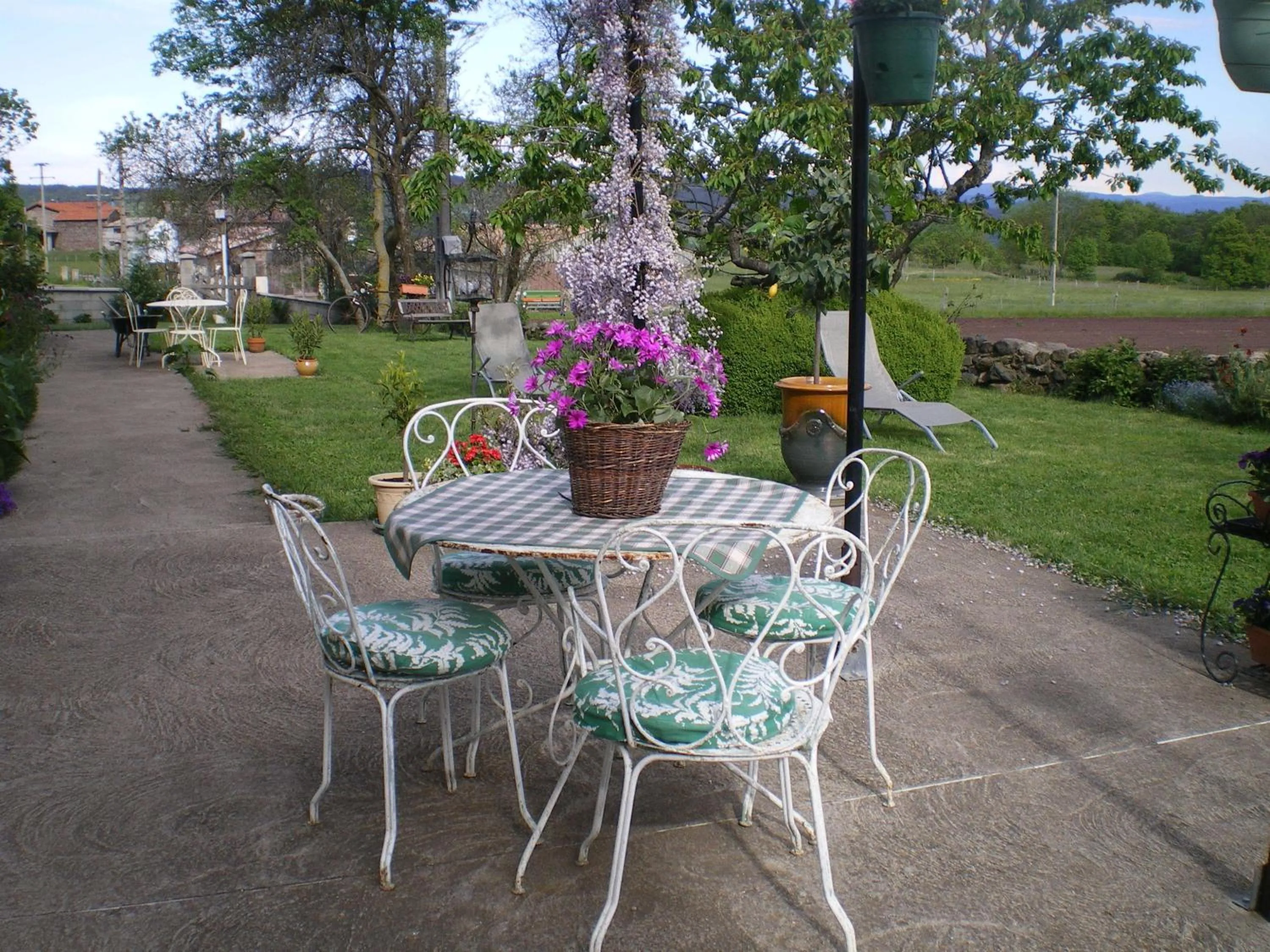 Patio in Au bon gre d'hugoline