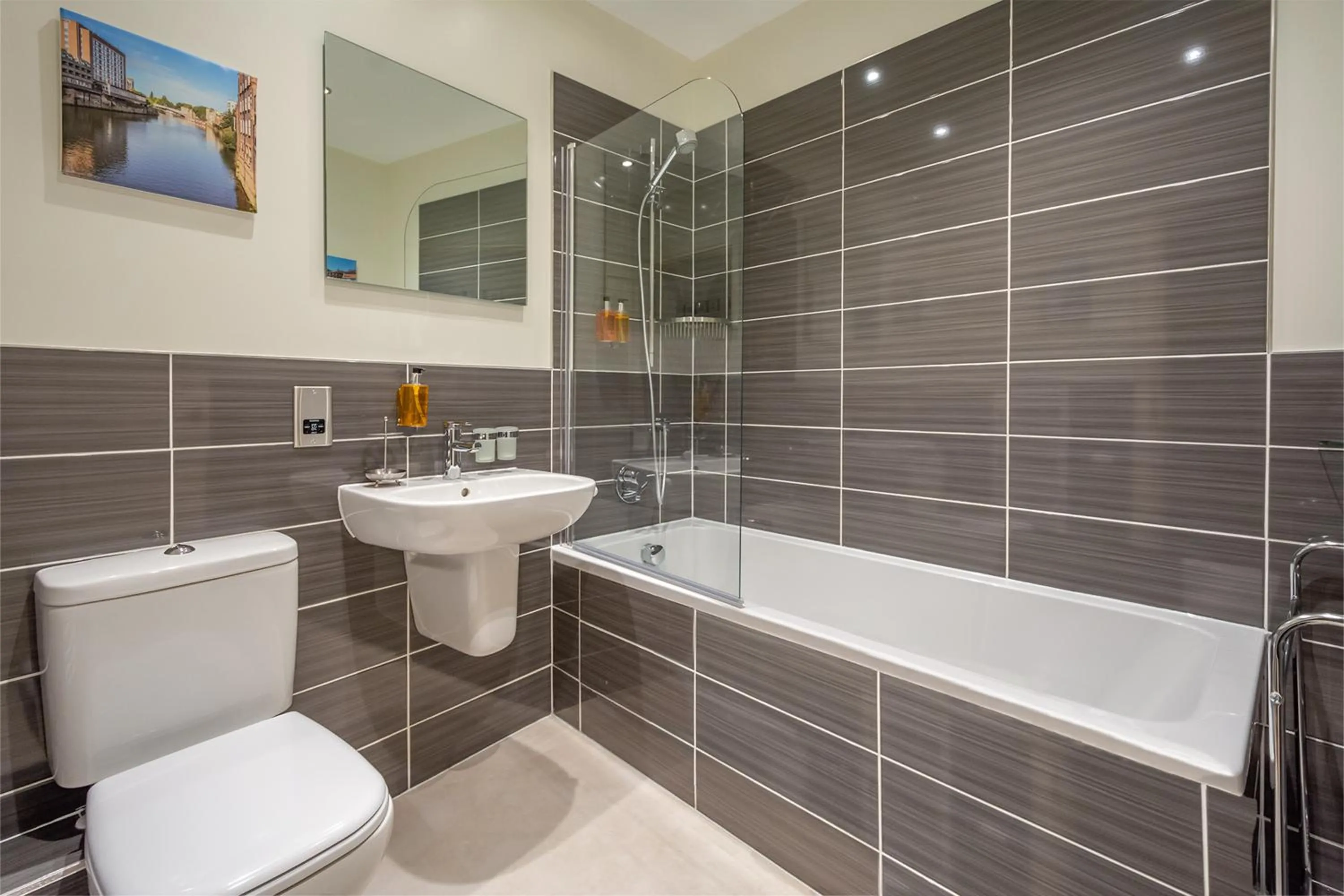 Toilet in Hunter House Holiday Apartment - York