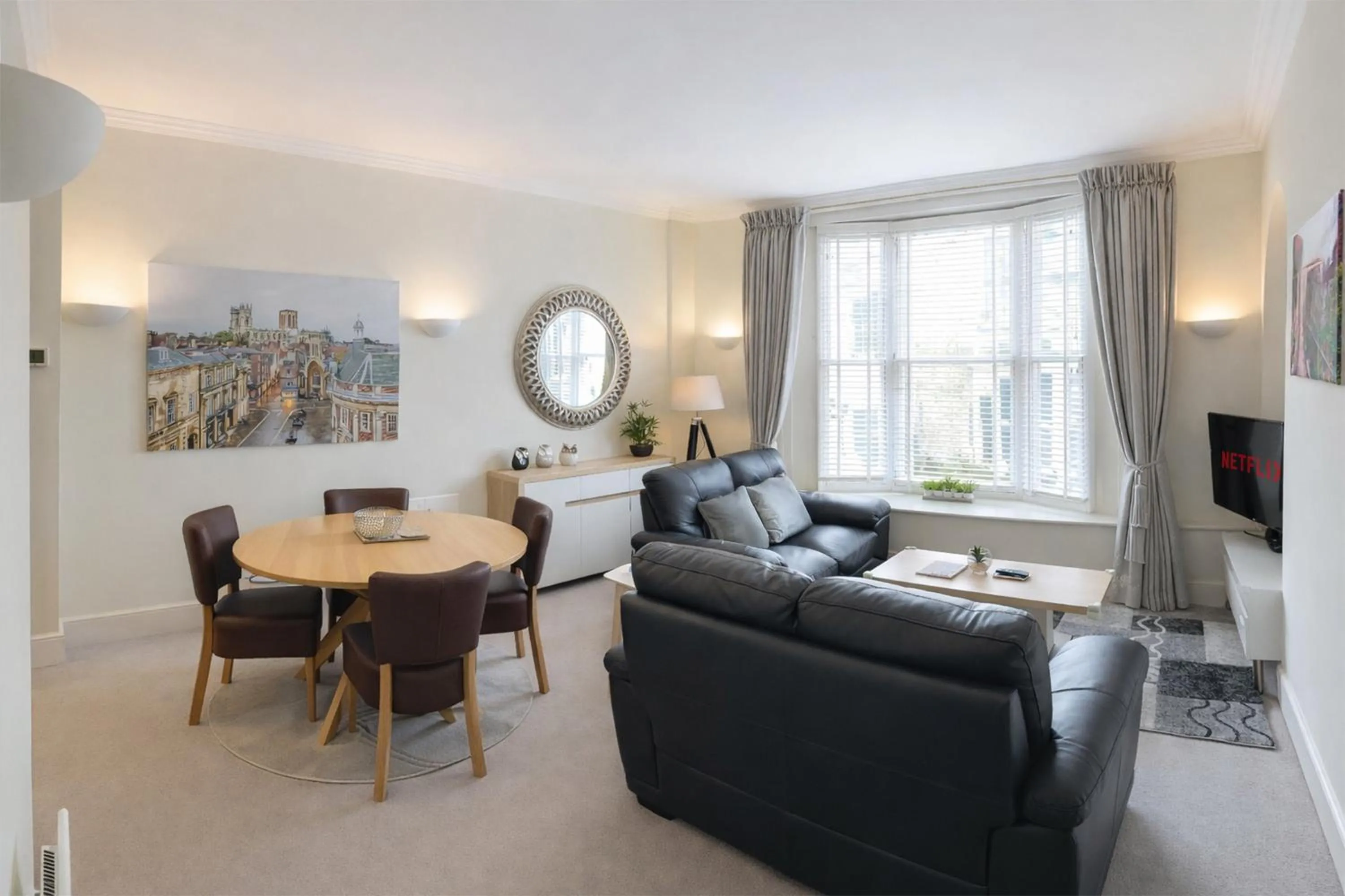 TV and multimedia in Hunter House Holiday Apartment - York