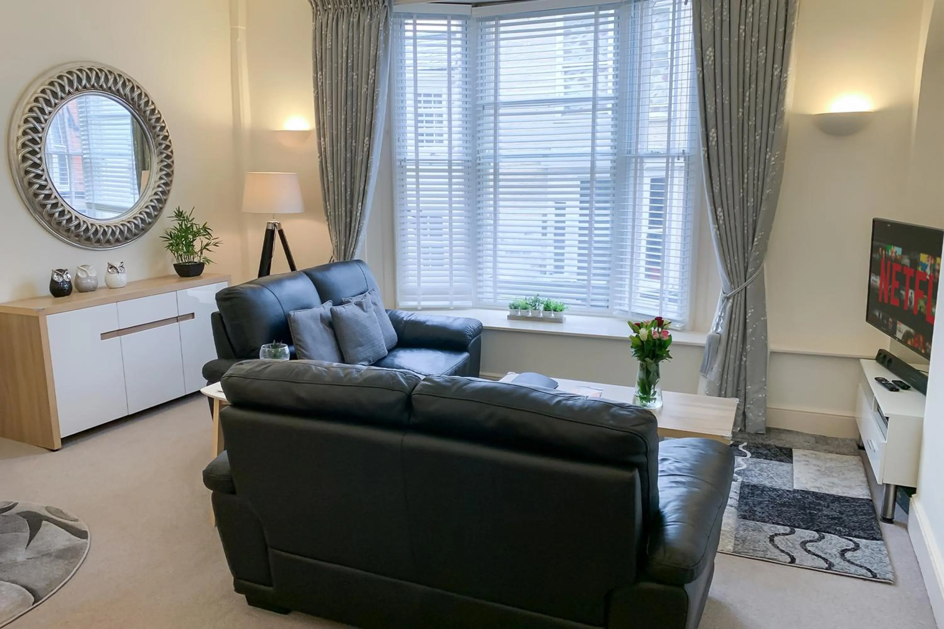 TV and multimedia in Hunter House Holiday Apartment - York