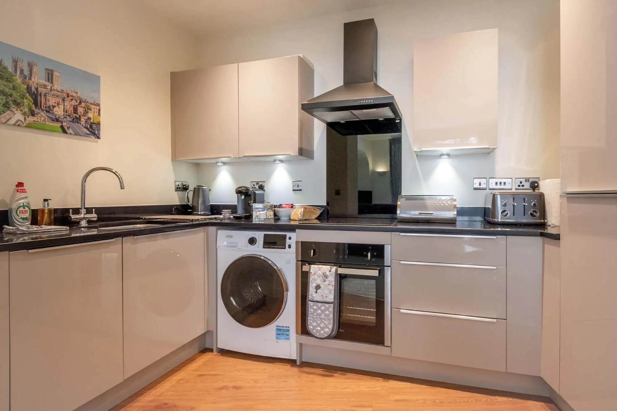 Kitchen or kitchenette in Hunter House Holiday Apartment - York