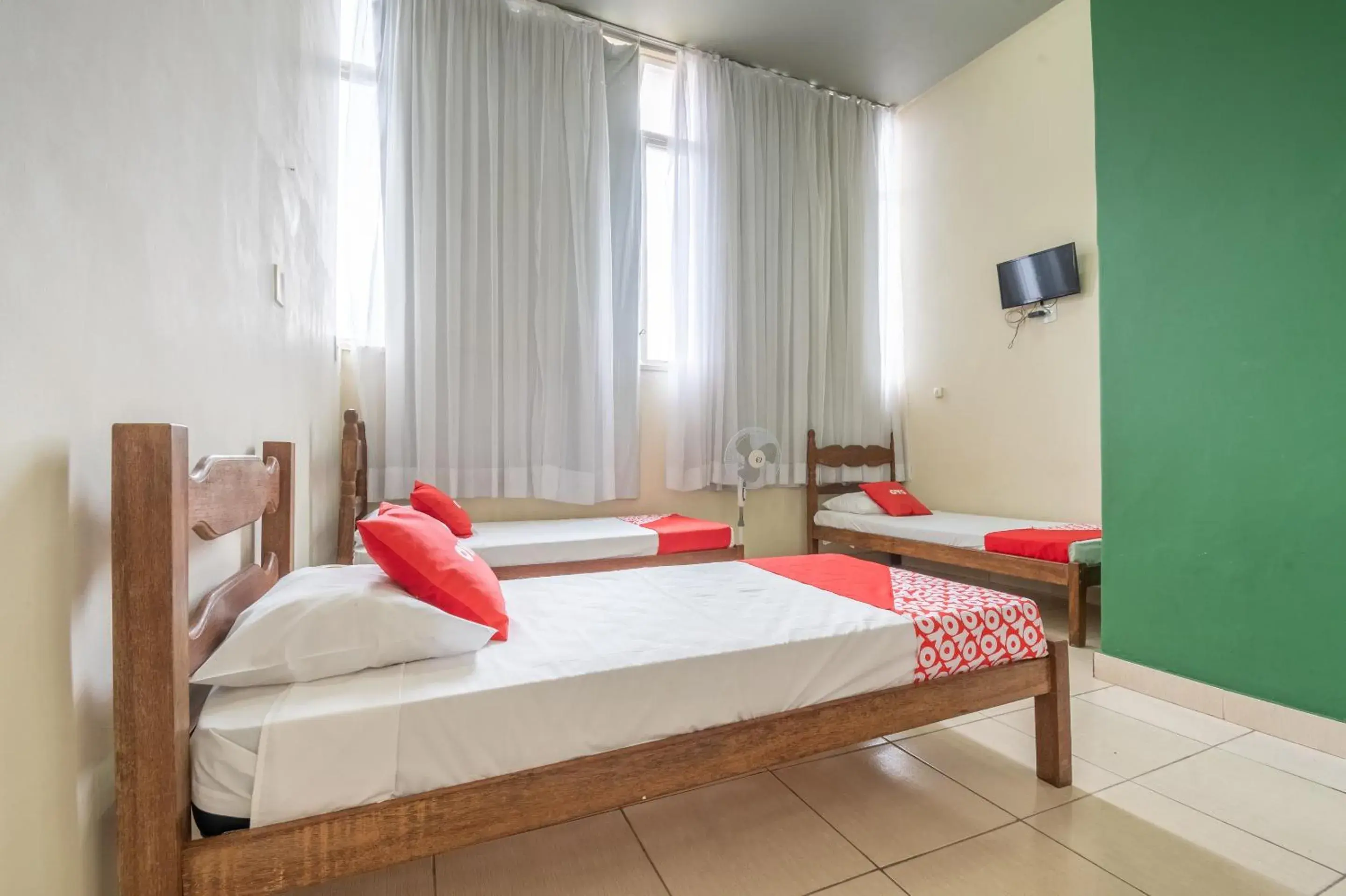 Triple Room (3 Single beds) - single occupancy in OYO Hotel L'Espace - Jaraguá Belo Horizonte Triple Room (3 Single beds) - single occupancy in OYO Hotel L'Espace - Jaraguá Belo Horizonte