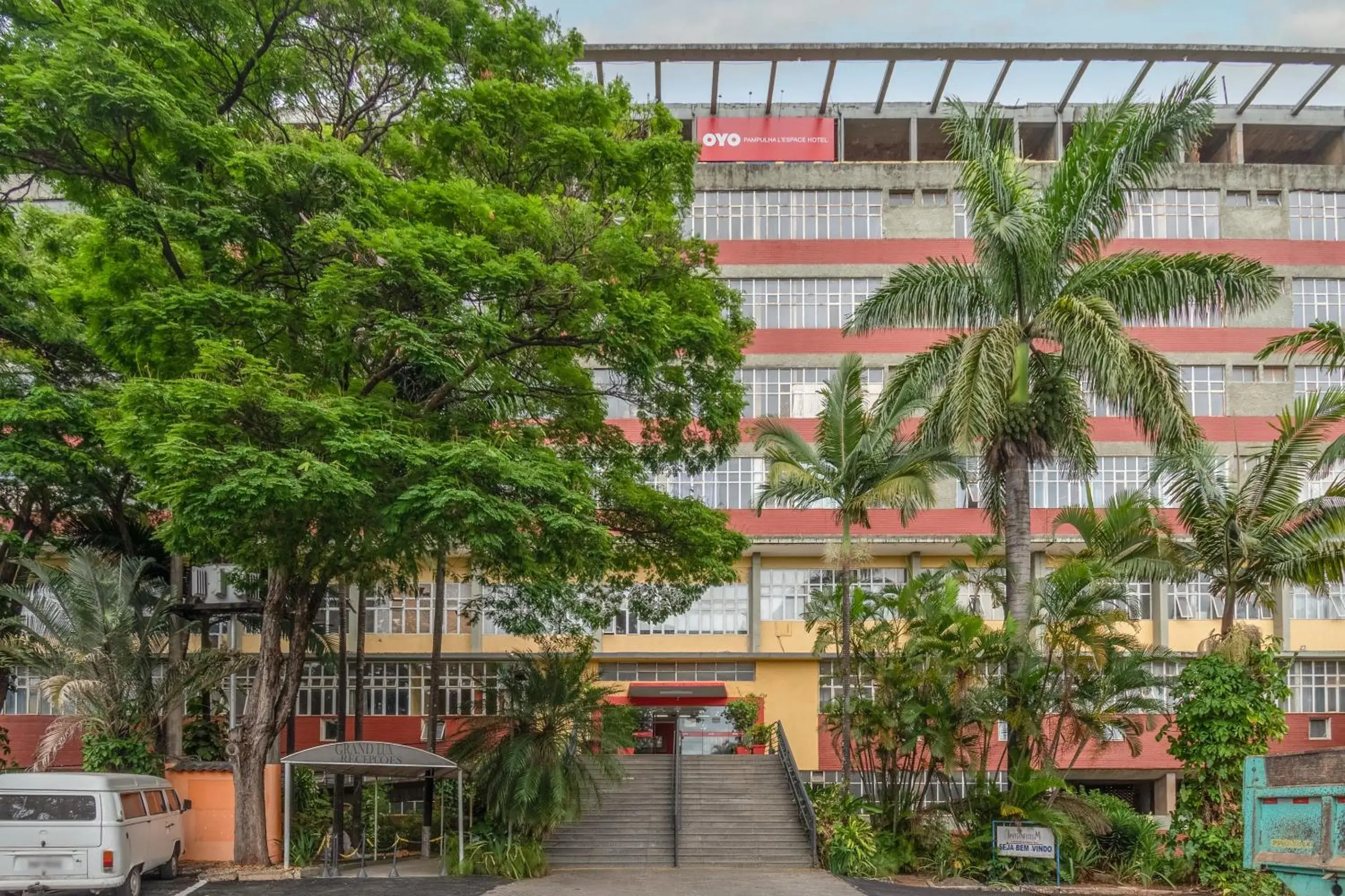 Facade/entrance in OYO Hotel L'Espace - Jaraguá Belo Horizonte Facade/entrance in OYO Hotel L'Espace - Jaraguá Belo Horizonte