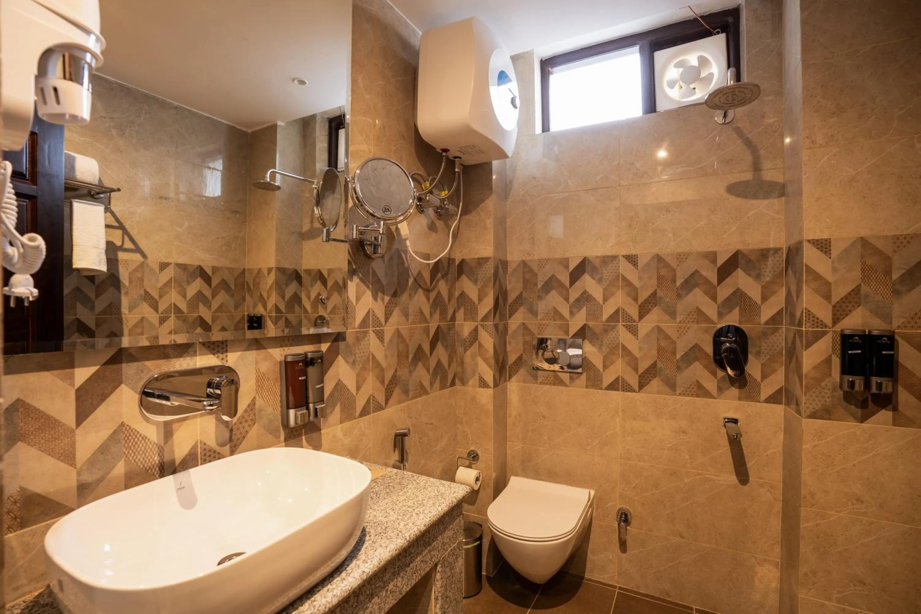 Toilet in Alt Life Luxe - Himalayan Crown - Dharamkot Mcleodganj