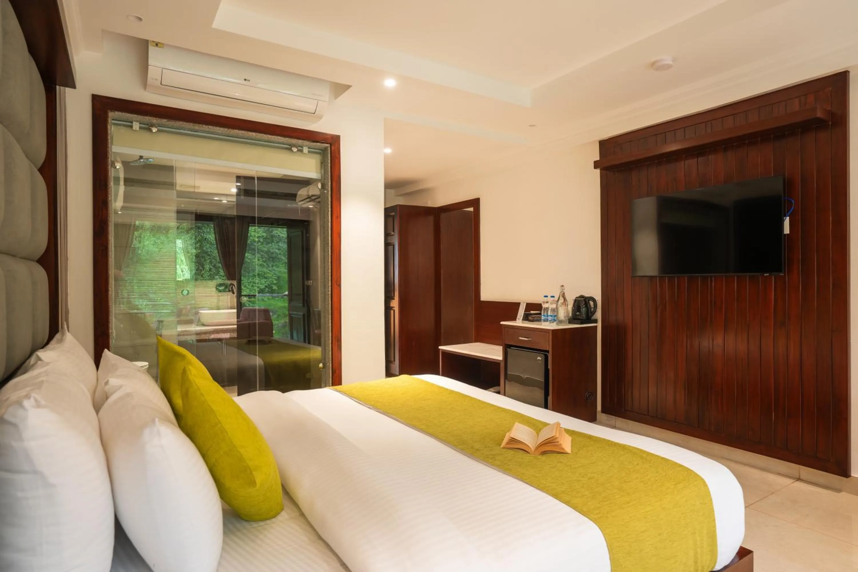 Photo of the whole room in Alt Life Luxe - Himalayan Crown - Dharamkot Mcleodganj