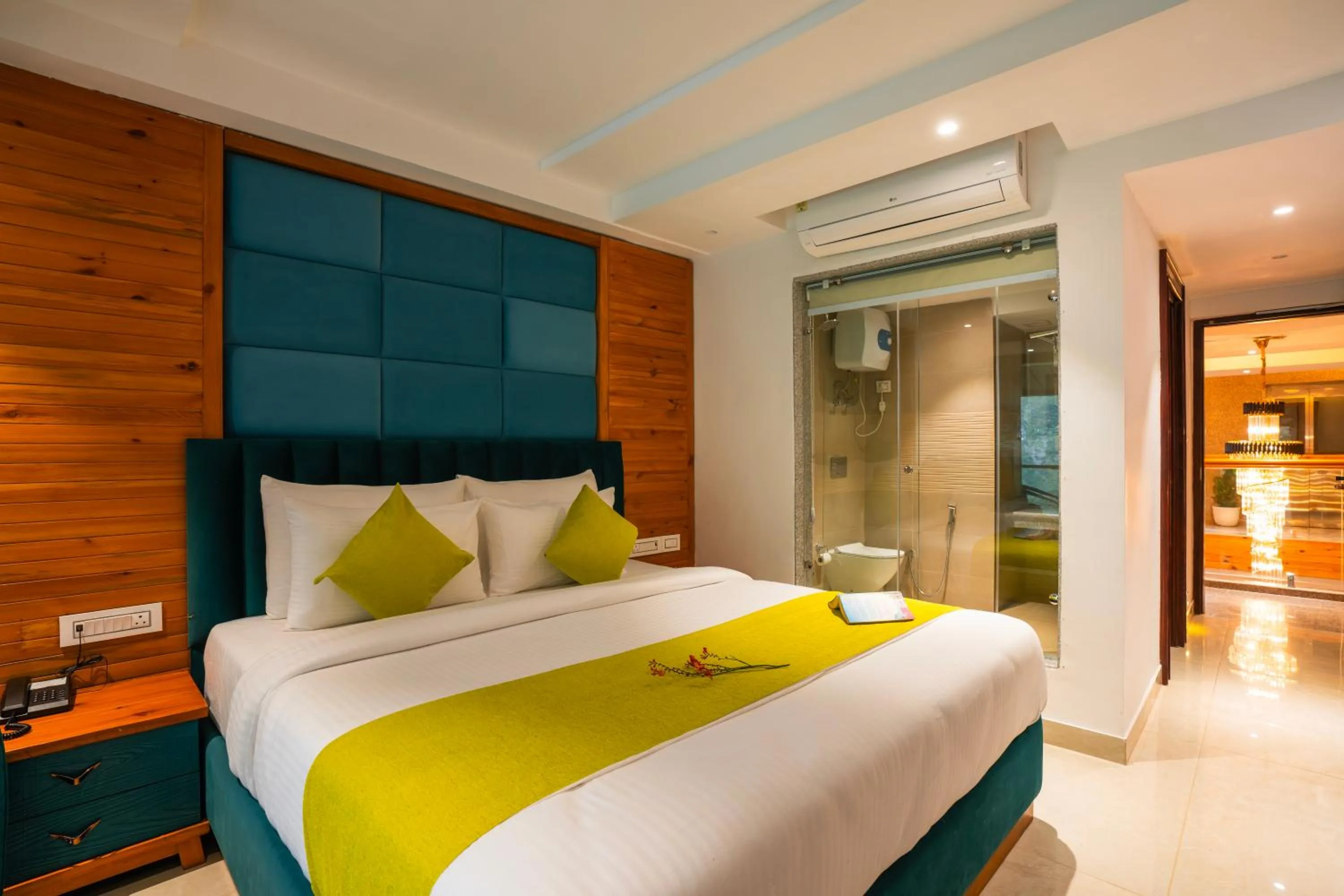 Photo of the whole room in Alt Life Luxe - Himalayan Crown - Dharamkot Mcleodganj