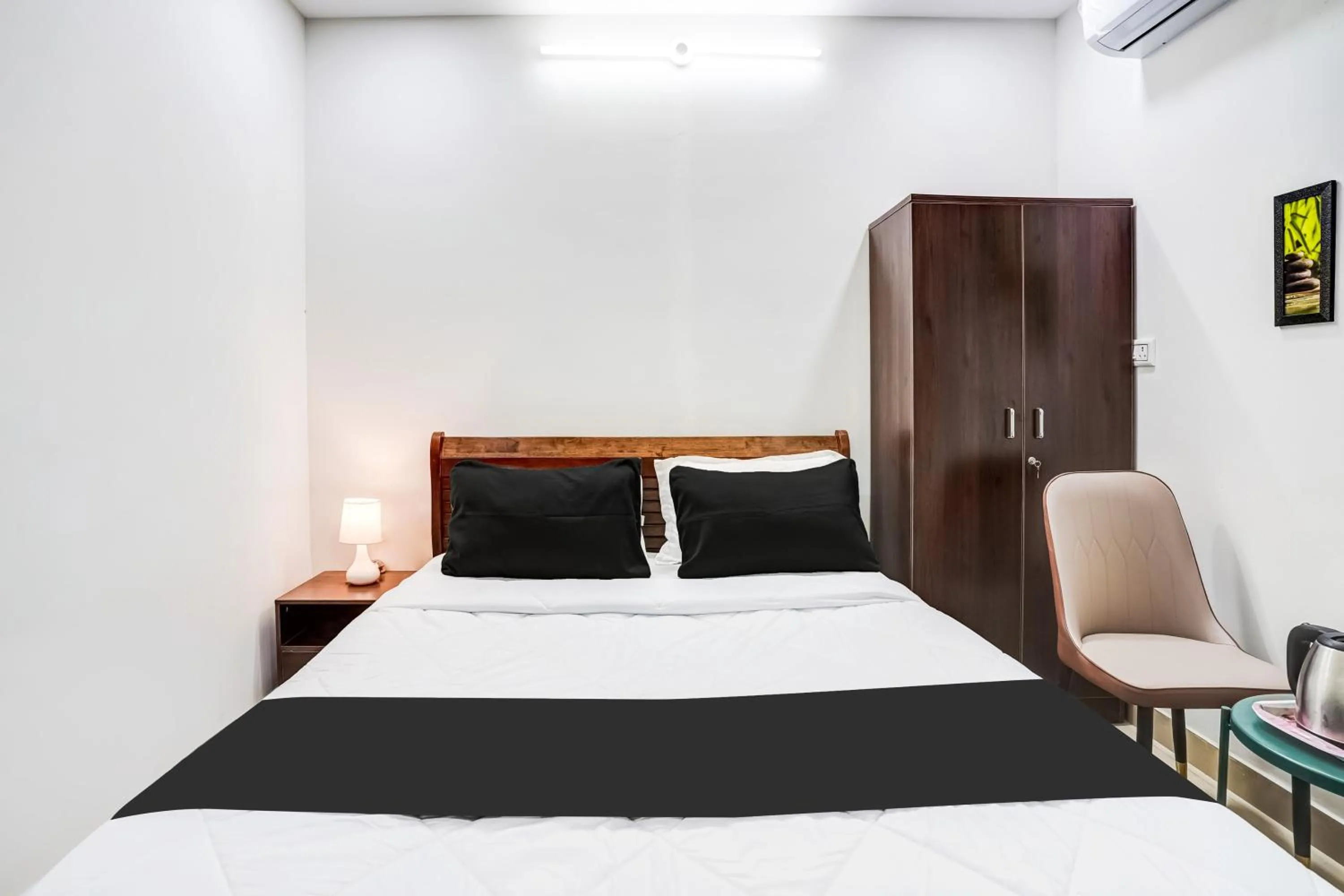 Bedroom, Bed in Super Hotel O HMR Inn