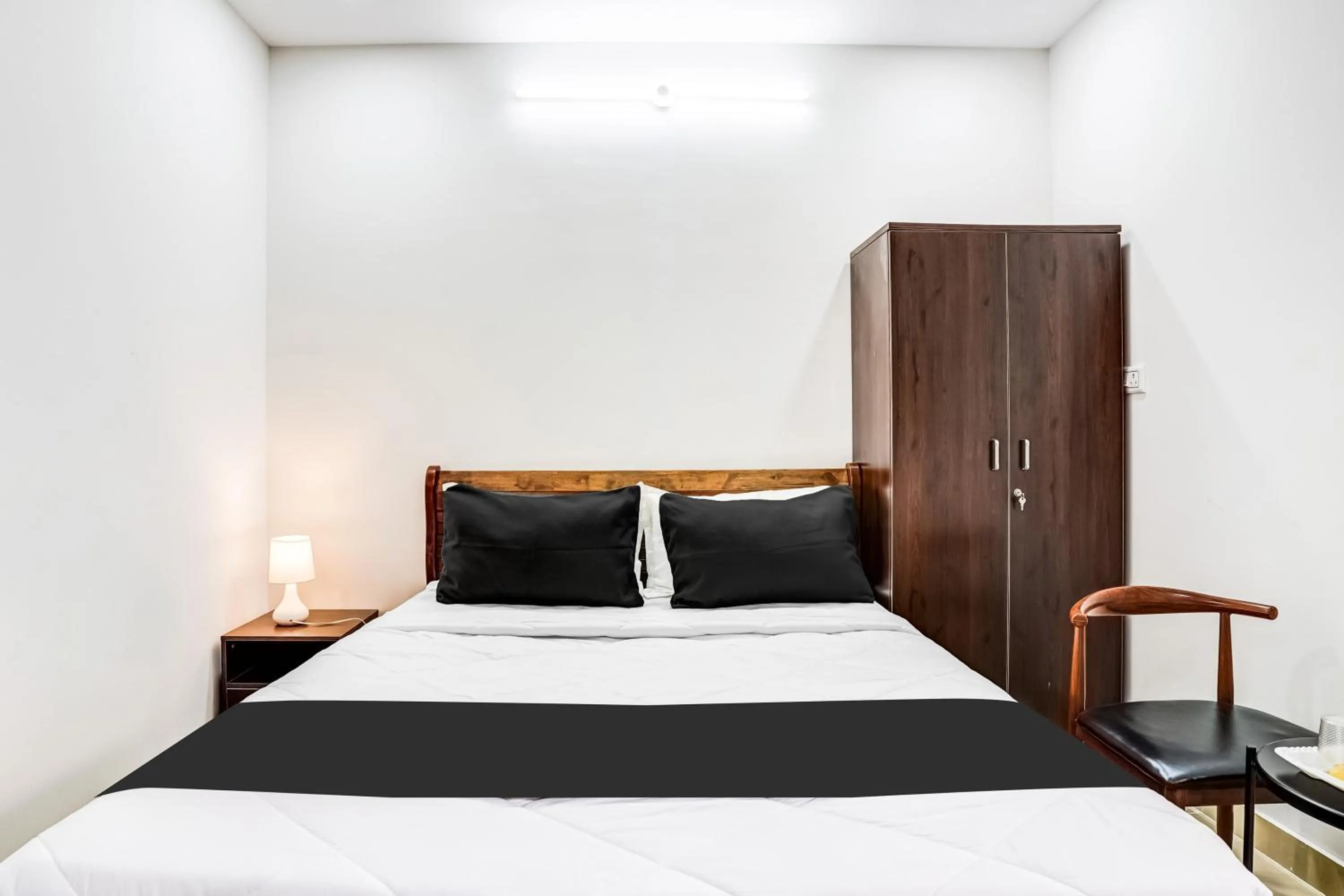 Bedroom, Bed in Super Hotel O HMR Inn